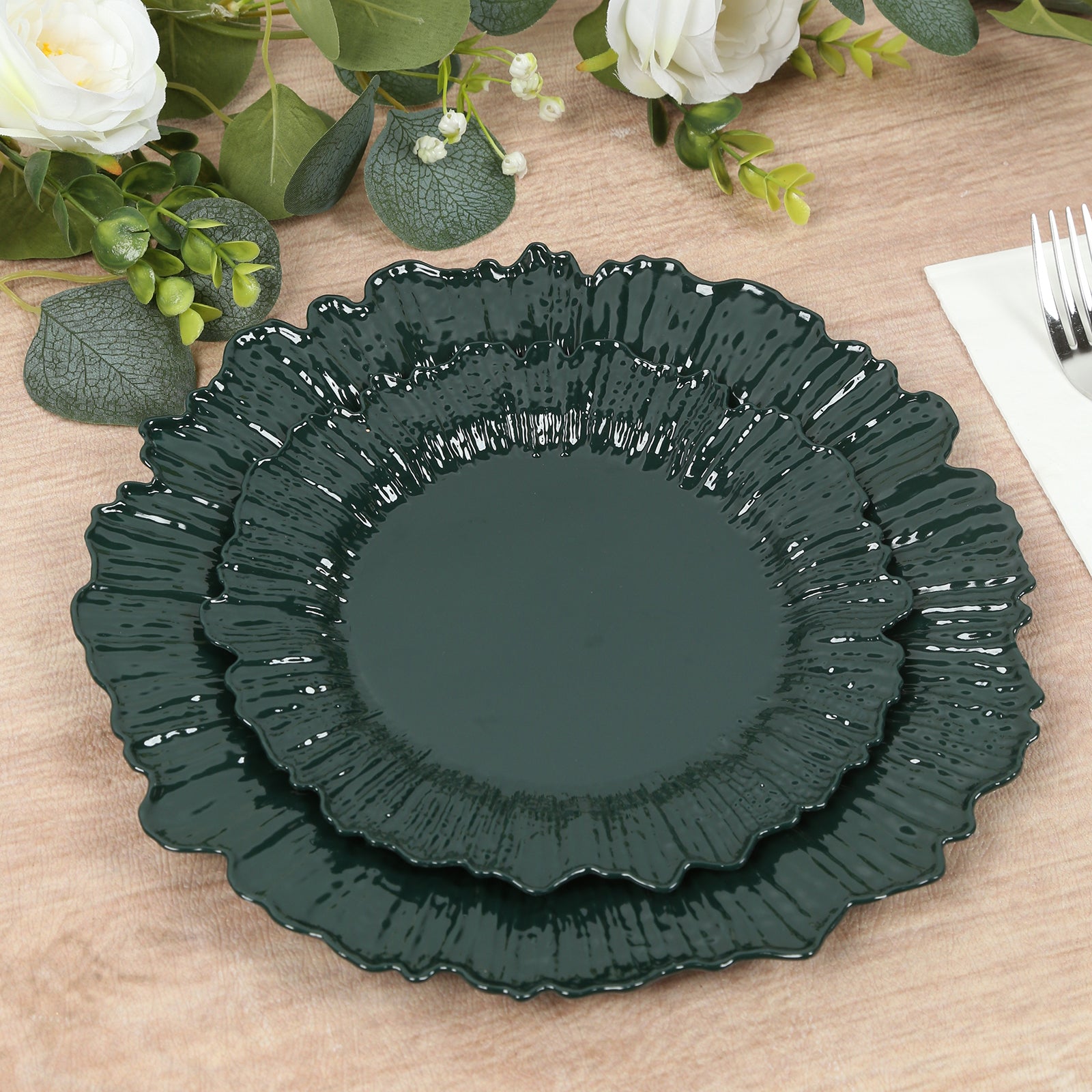20-Pack 7’’ Plastic Dessert Plates â€“ Hunter Emerald Green Reef Design Appetizer Salad Party Plates â€“ Elegant