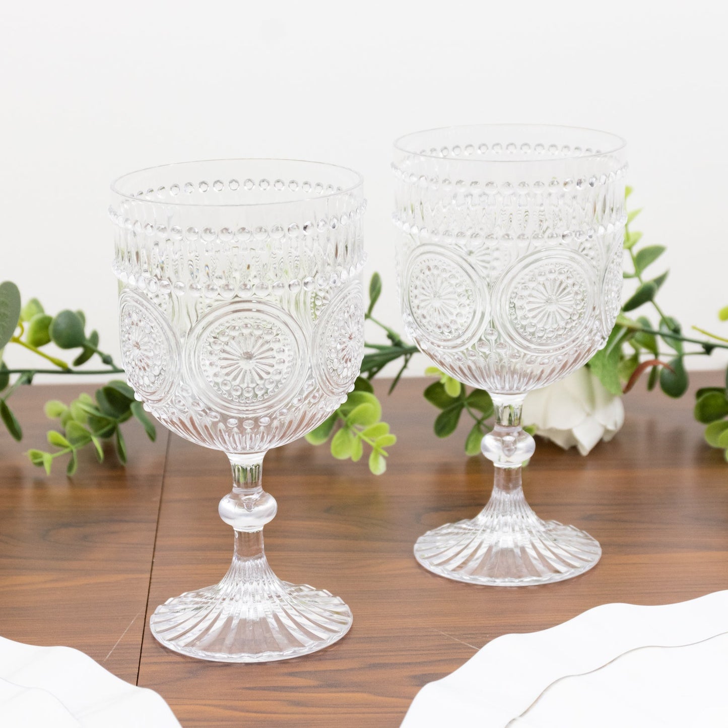 12 Pack Vintage Plastic Wine Goblets â€“ 15oz Reusable Shatterproof Clear Embossed Floral Pattern Drinkware, Decorative Cups