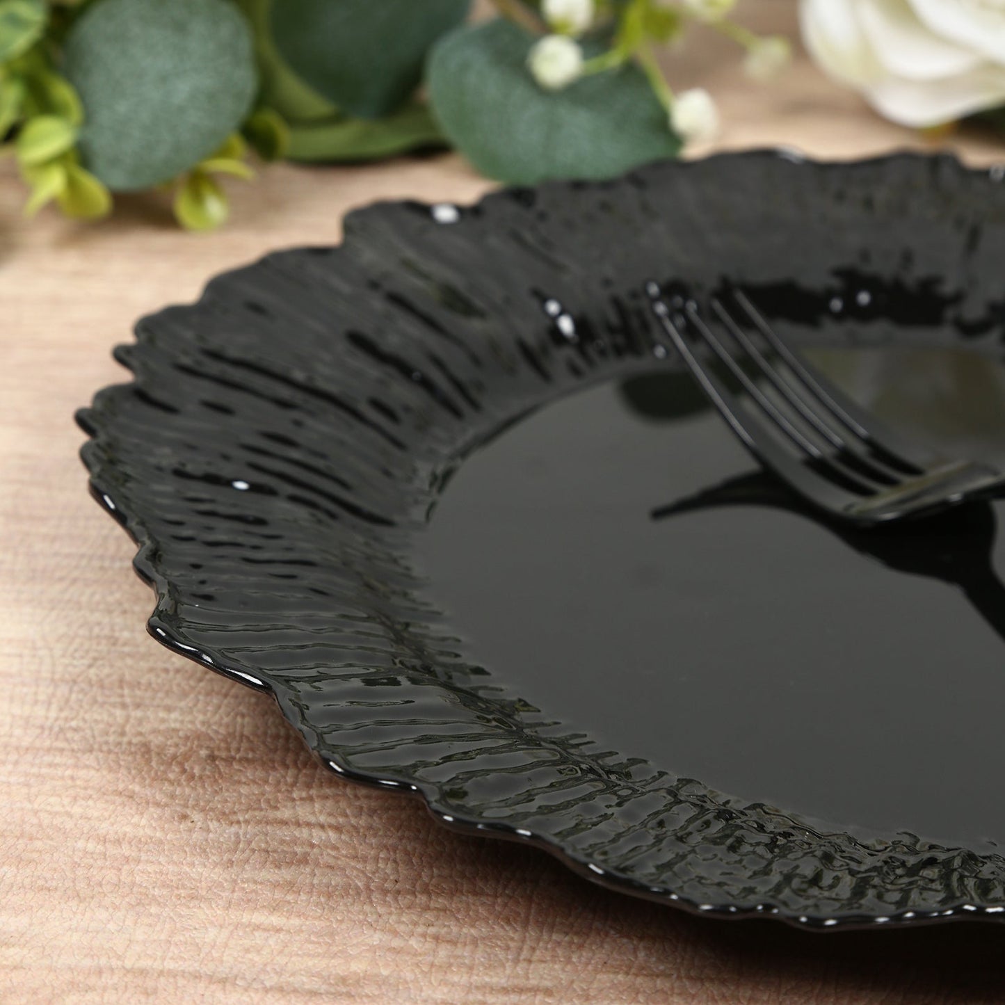 20-Pack 10" Plastic Dinner Plates â€“ Black Reef Design Party Plates â€“ Elegant Disposable Tableware