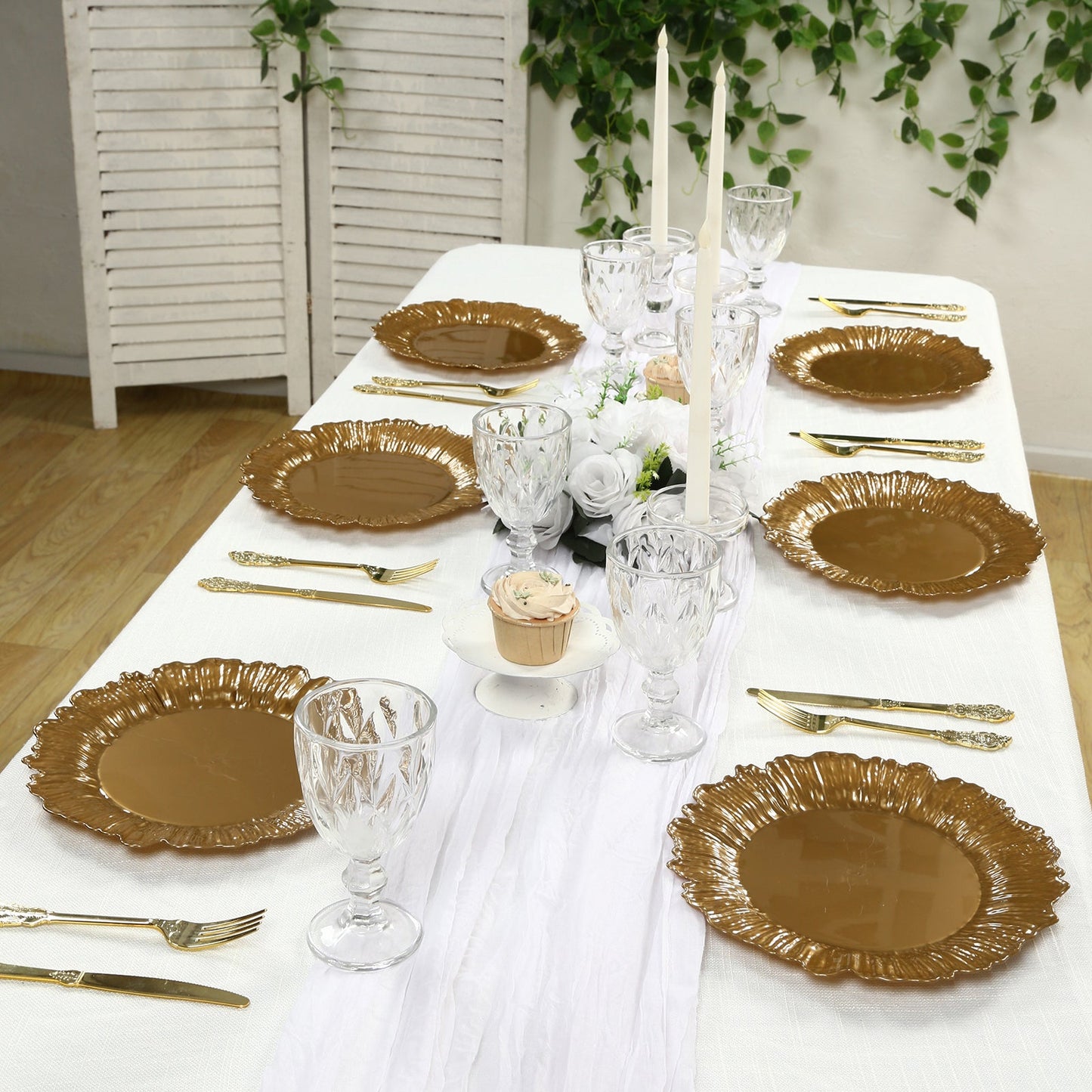 20-Pack 10" Plastic Dinner Plates â€“ Gold Reef Design Party Plates â€“ Elegant Disposable Tableware