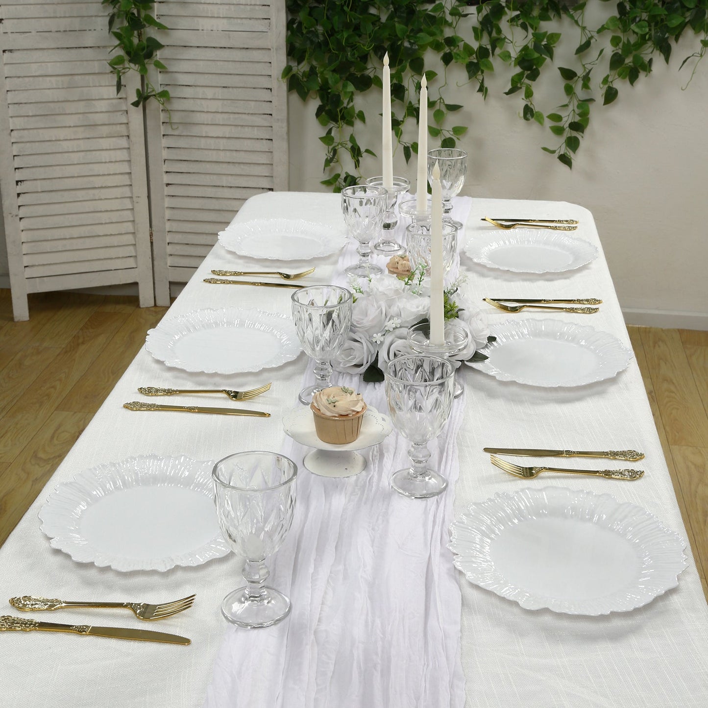 20-Pack 10" Plastic Dinner Plates â€“ White Reef Design Party Plates â€“ Elegant Disposable Tableware