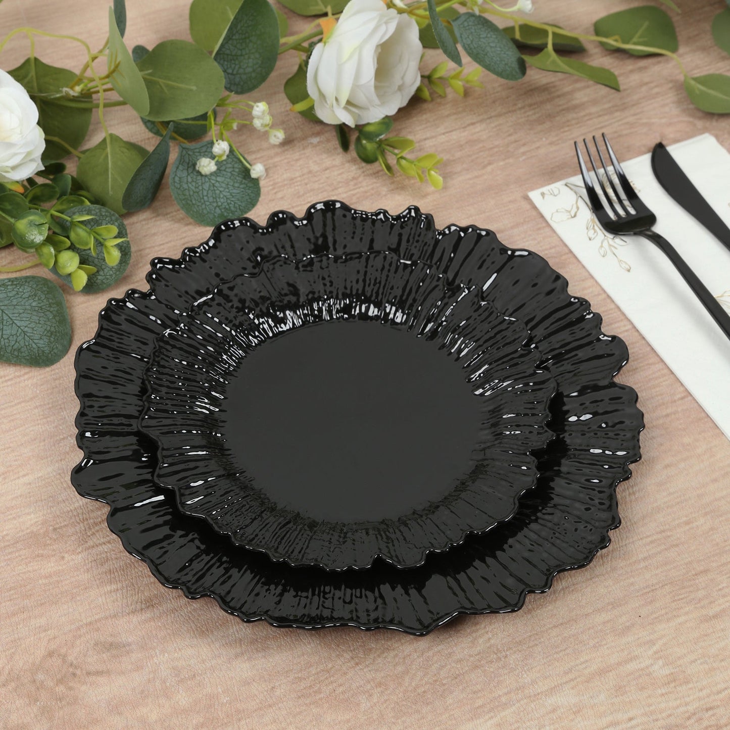 20-Pack 7" Plastic Dessert Plates â€“ Black Reef Design Appetizer Salad Party Plates â€“ Elegant Disposable Tableware