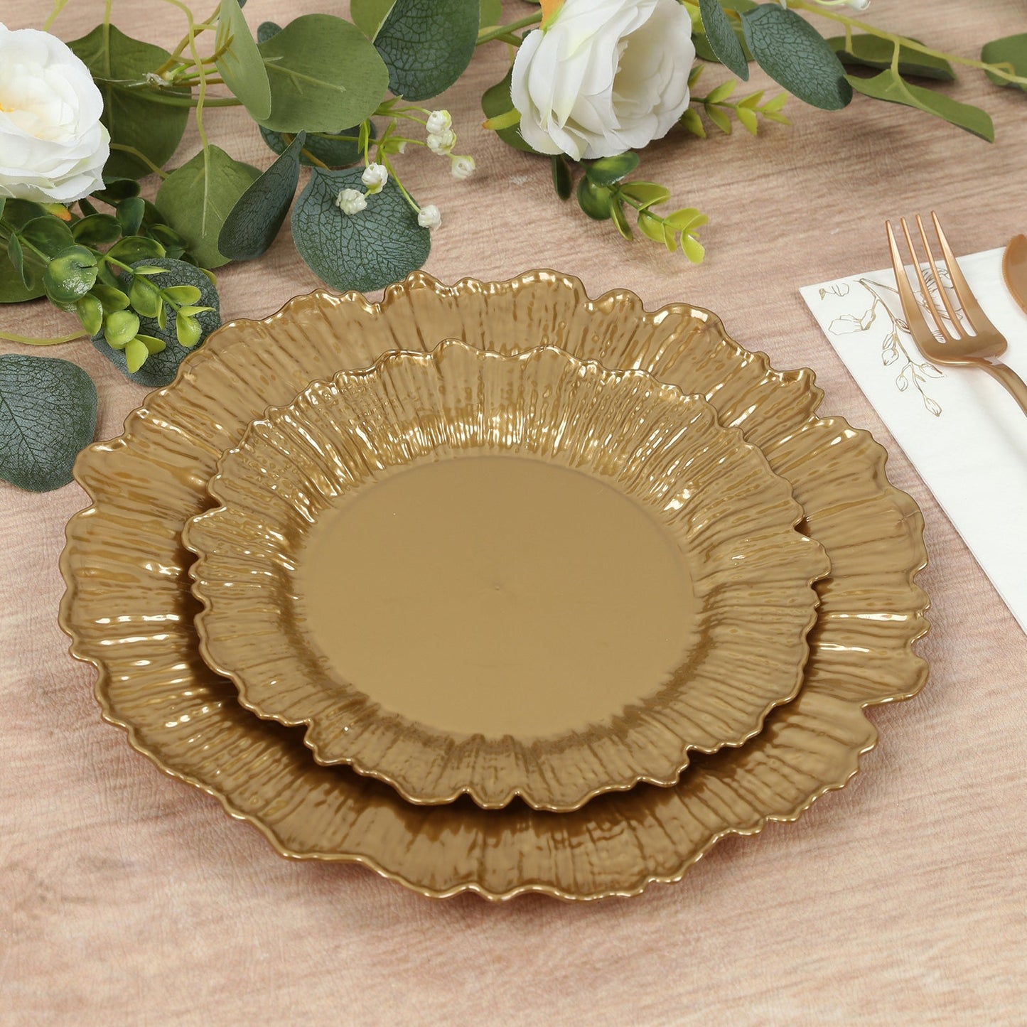 20-Pack 7" Plastic Dessert Plates â€“ Gold Reef Design Appetizer Salad Party Plates â€“ Elegant Disposable Tableware