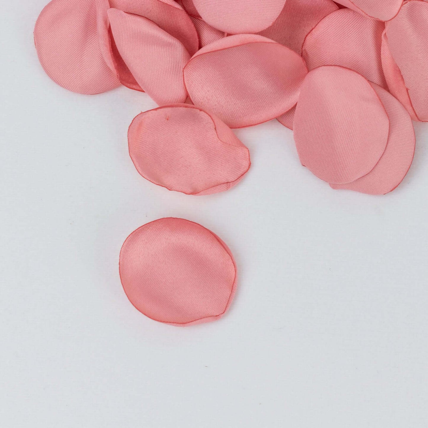 400-Pack Rose Petals Life-Like Flower Confetti Dusty Rose Matte Silk Round - Perfect for Event Tables 2"
