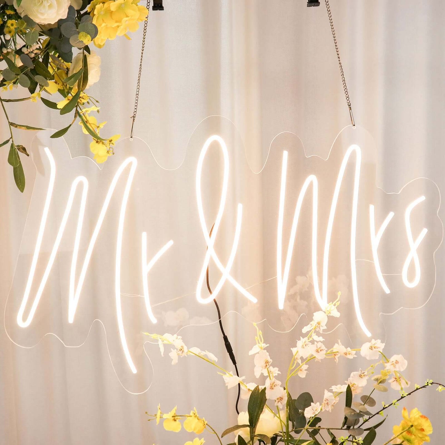 33" Mr and Mrs Neon Light Sign, LED Reusable Wall DÃ©cor Lights With 5ft Hanging Chain