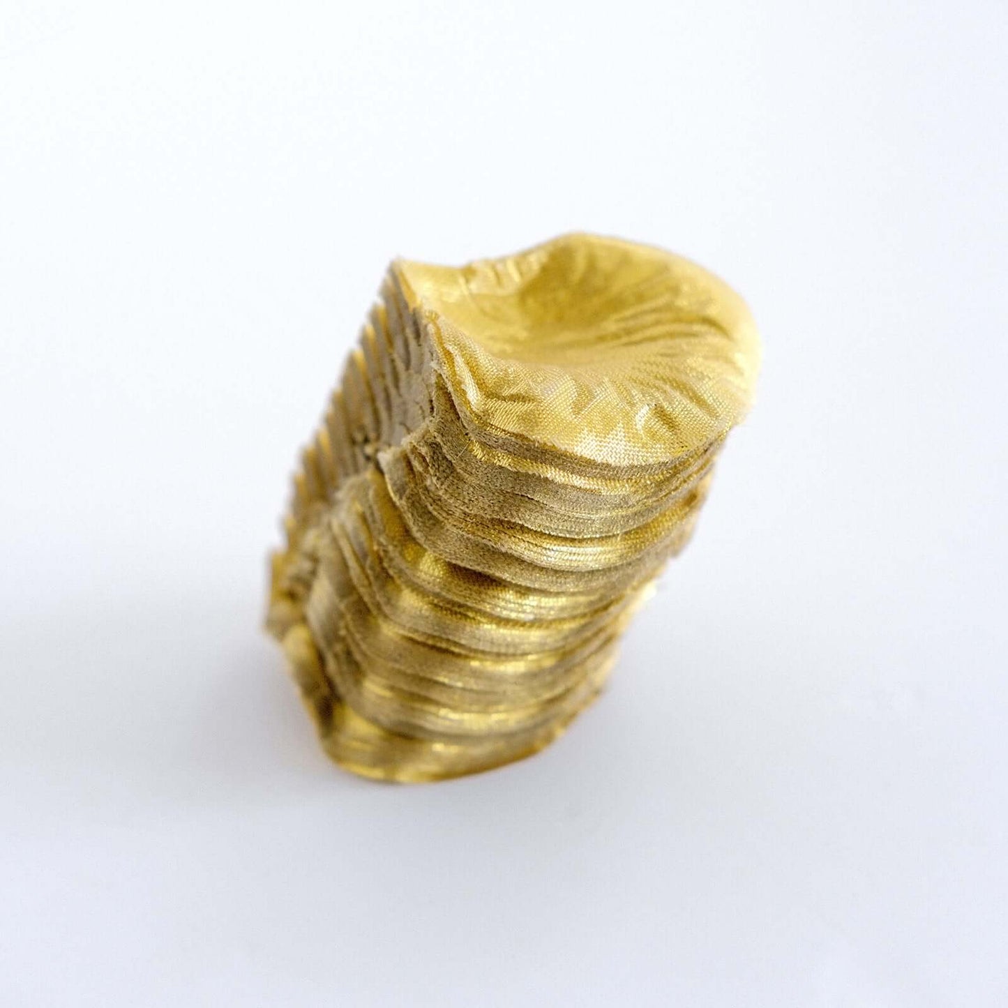 500-Pack Rose Petals Round Design Metallic Gold Silk Confetti - Decorative Scatters for Tables and Floors