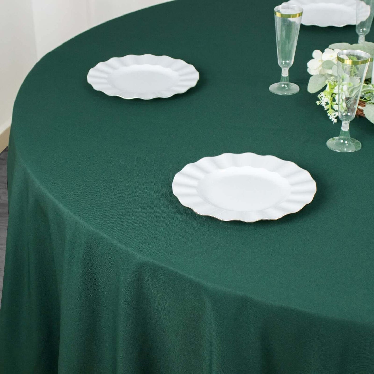 Premium Polyester 108" Round Tablecloth Hunter Emerald Green - Wrinkle-Resistant 220GSM Table Cover