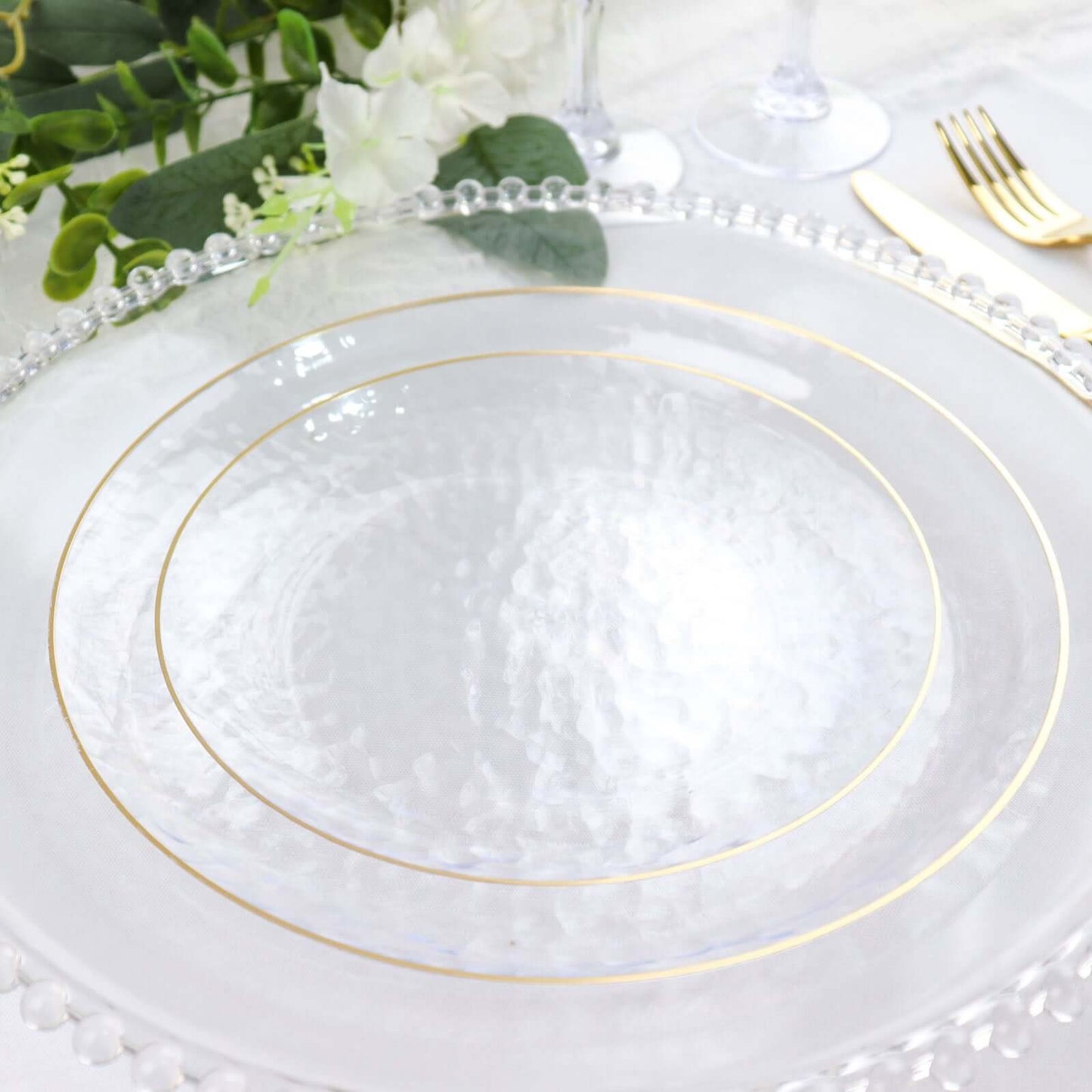 10-Pack Plastic 7" Round Dessert Appetizer Plates in Clear Hammered Design with Gold Rim - Modern Disposable Salad Plates