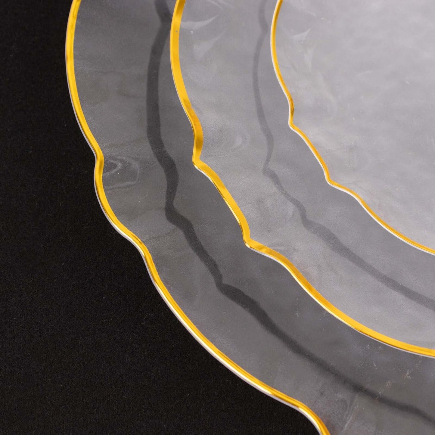 10-Pack Plastic 10" Round Dinner Plates in Clear Sunflower with Gold Scalloped Rim - Disposable Party Plates for Classy Events & Banquets