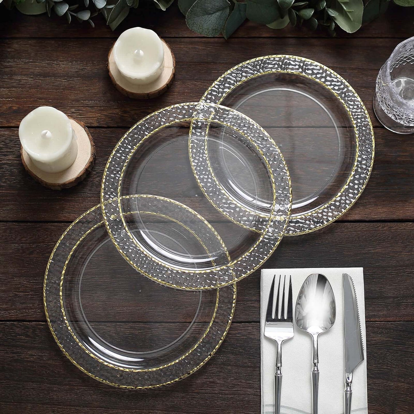 10-Pack Plastic 7.5" Round Appetizer Plates in Clear Hammered Design with Gold Rim - Disposable Salad Plates for Chic Banquets & Special Occasions