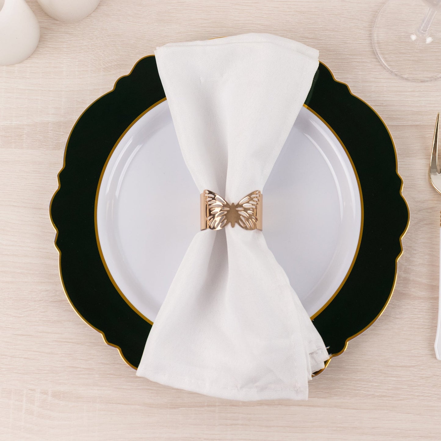 10-Pack Plastic 10" Round Dinner Plates in White with Hunter Emerald Green Blossom Design & Gold Edging - Disposable Party Plates