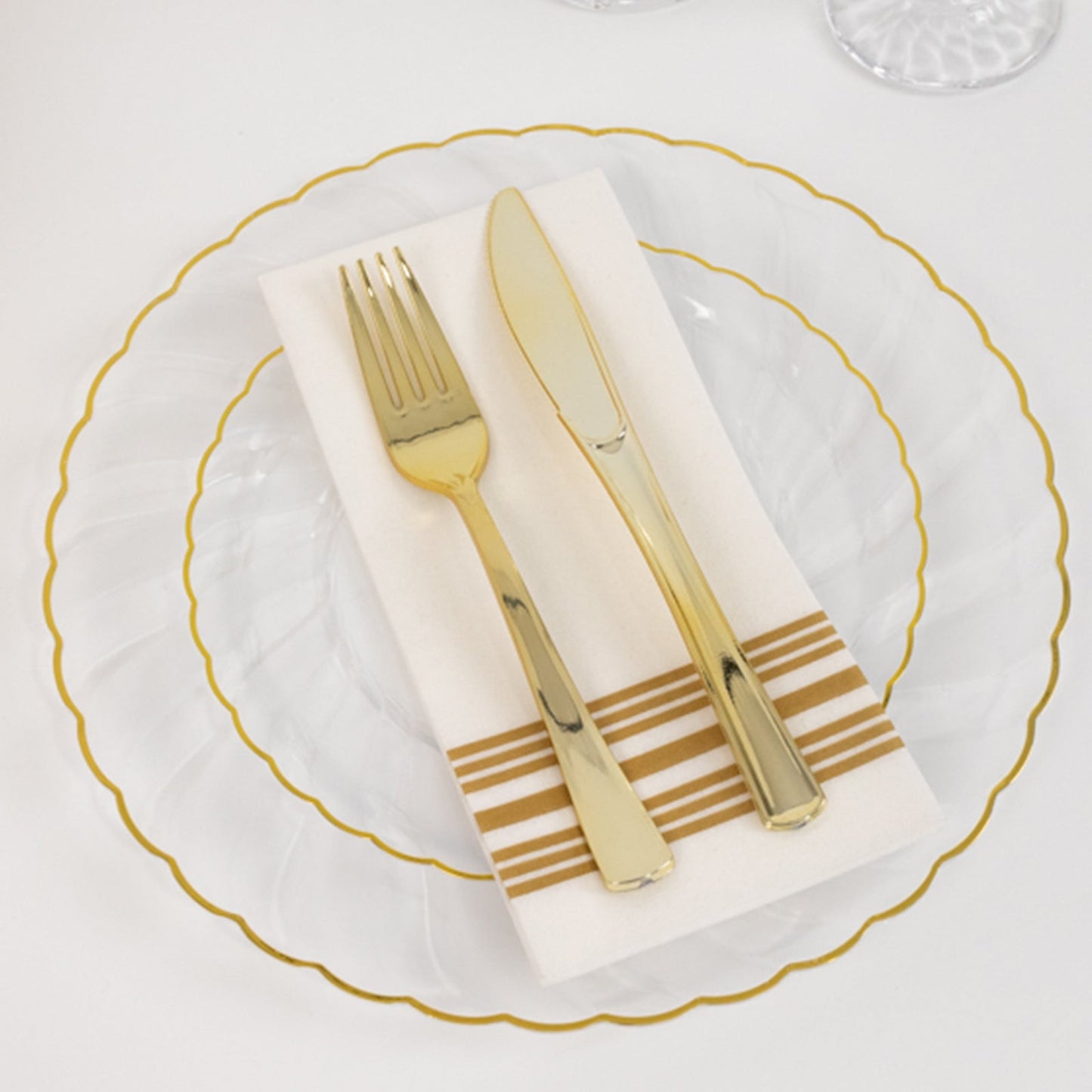 10-Pack Plastic 7.5" Round Salad Dessert Plates in Clear with Gold Flair Rim - Disposable Party Plates for Upscale Banquets & Special Occasions