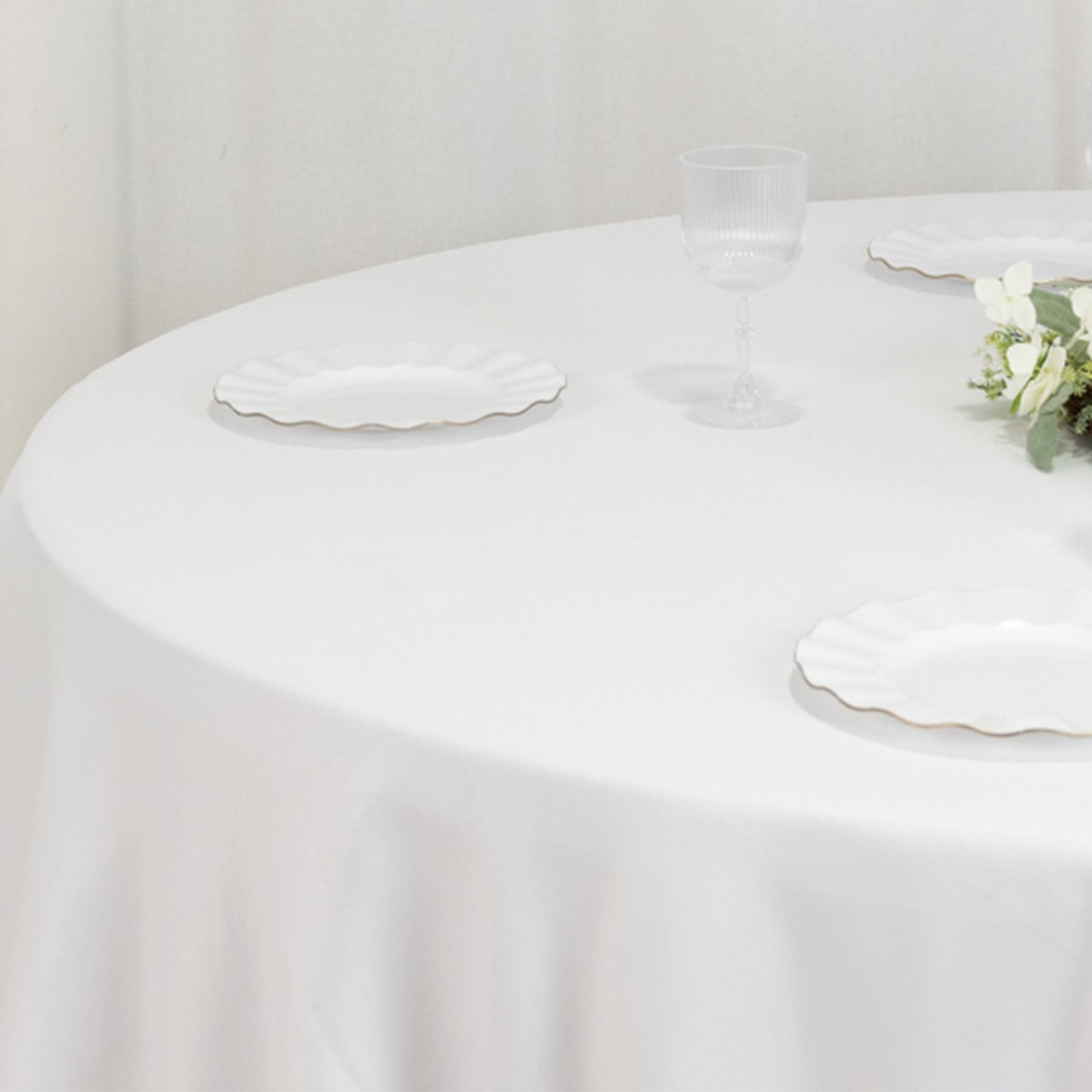 Fire Retardant Premium Polyester 132" Round Tablecloth White - Stylish High-Performance Table Cover for Large Gatherings