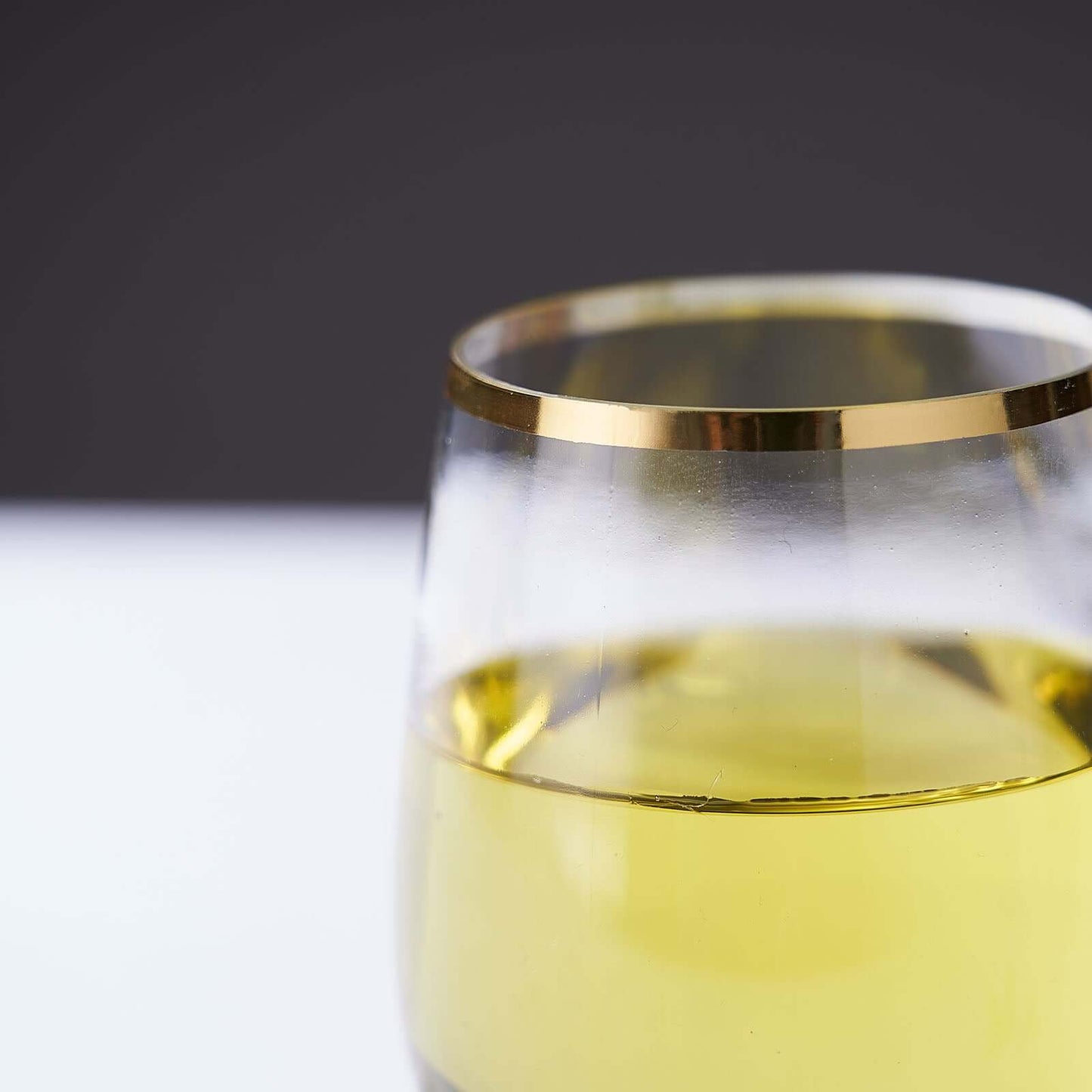 12-Pack Plastic Wine Tumblers Clear with Gold Rim - Reusable Drinkware 12oz