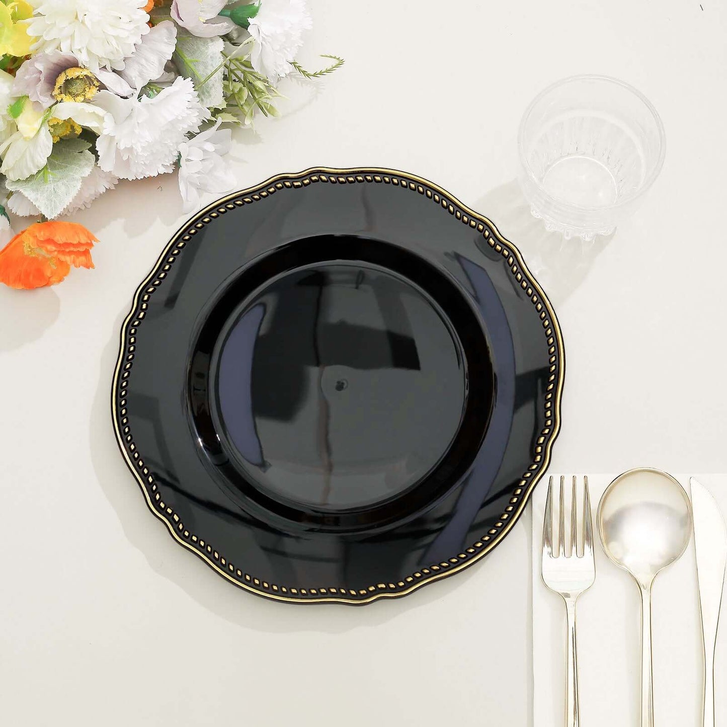10-Pack Plastic Dinner Plates in Black with Gold Scalloped Rim - Disposable Party Plates for Upscale Events & Banquets 9"