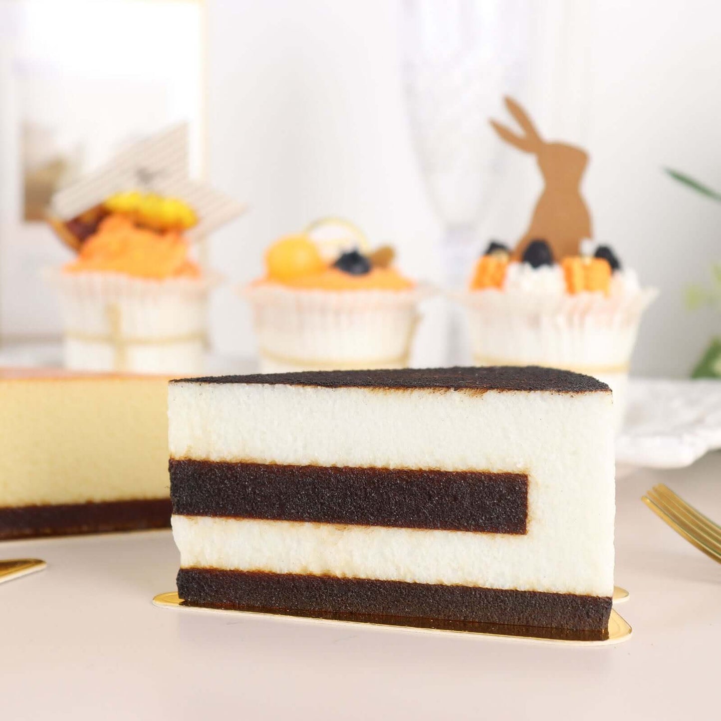 50-Pack Triangle Cake Boards in Gold Cardboard - Grease Proof Mini Paper Trays for Pastries Cupcakes & Dessert Slices 2.8"x 4.5"