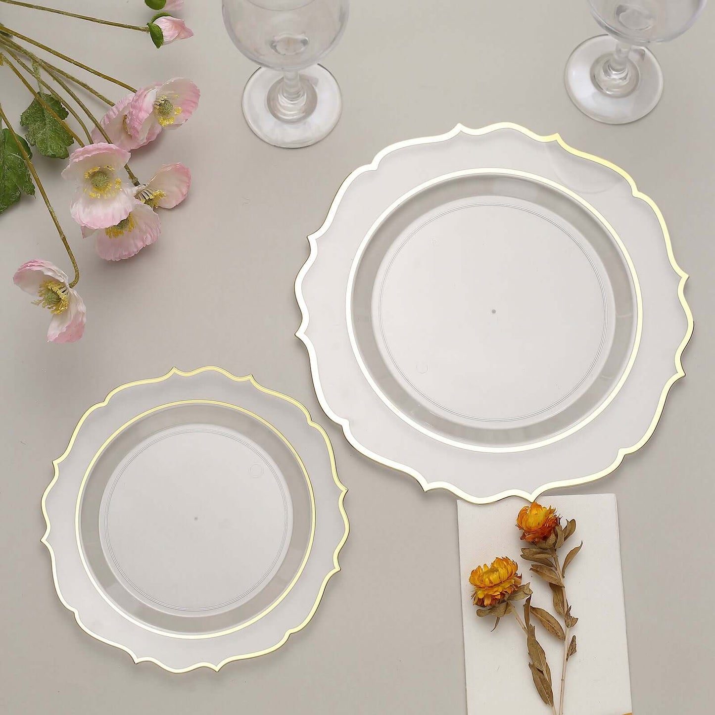 10-Pack Plastic 10" Round Dinner Plates in Clear with Gold Scalloped Rim - Disposable Party Plates