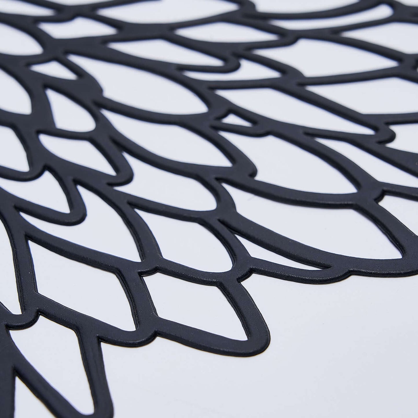 6-Pack Dining Table Mats Floral Design Black - Metallic Vinyl Round Non-Slip Mats for Tables 15"