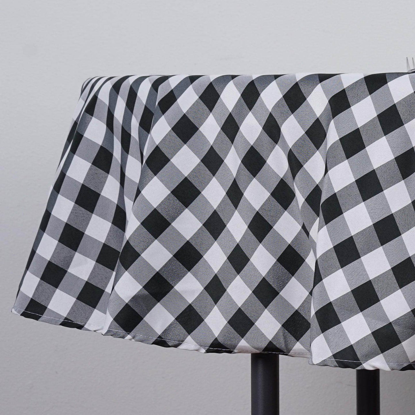 Polyester 90" Round Tablecloth White/Black - Checkered Buffalo Plaid Design for Casual Occasions