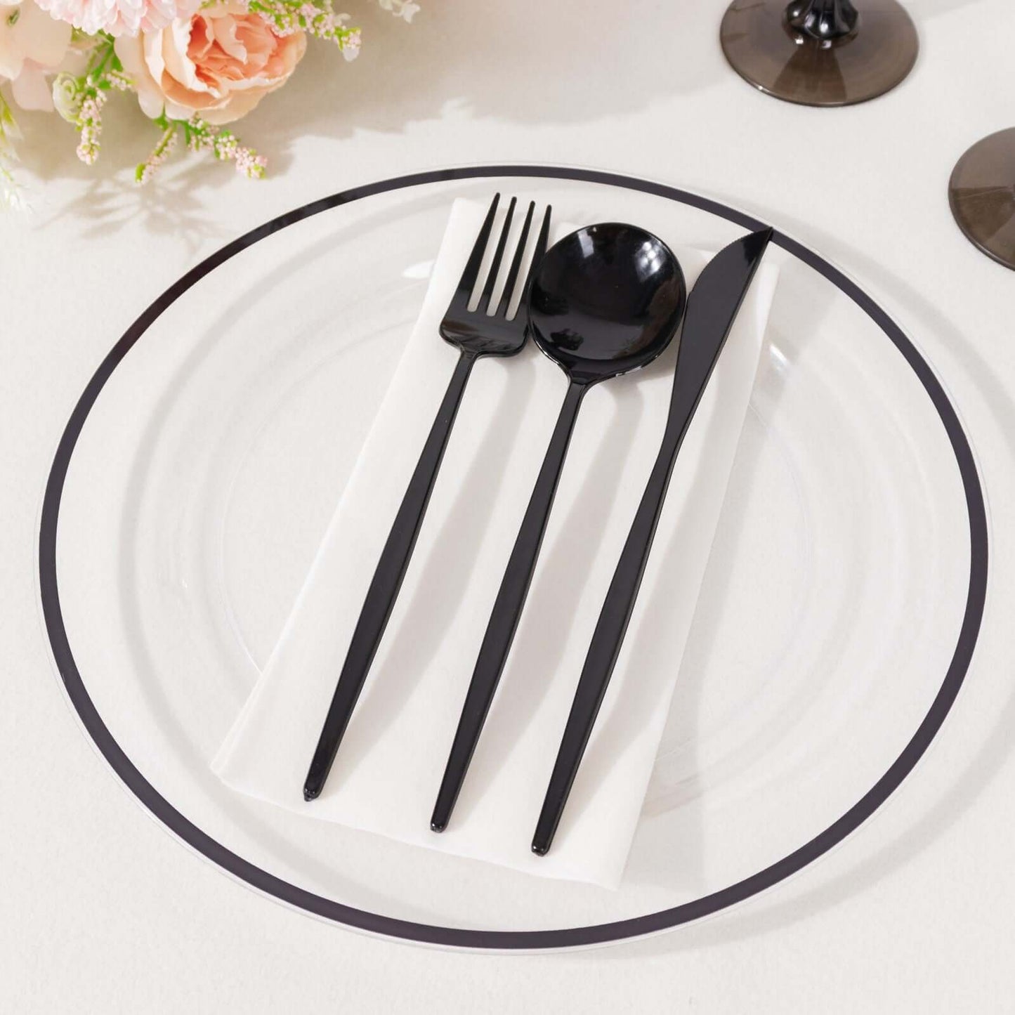 10-Pack Plastic 10" Round Dinner Plates in Clear with Black Rim - Disposable Party Plates for Classy Banquets & Special Occasions