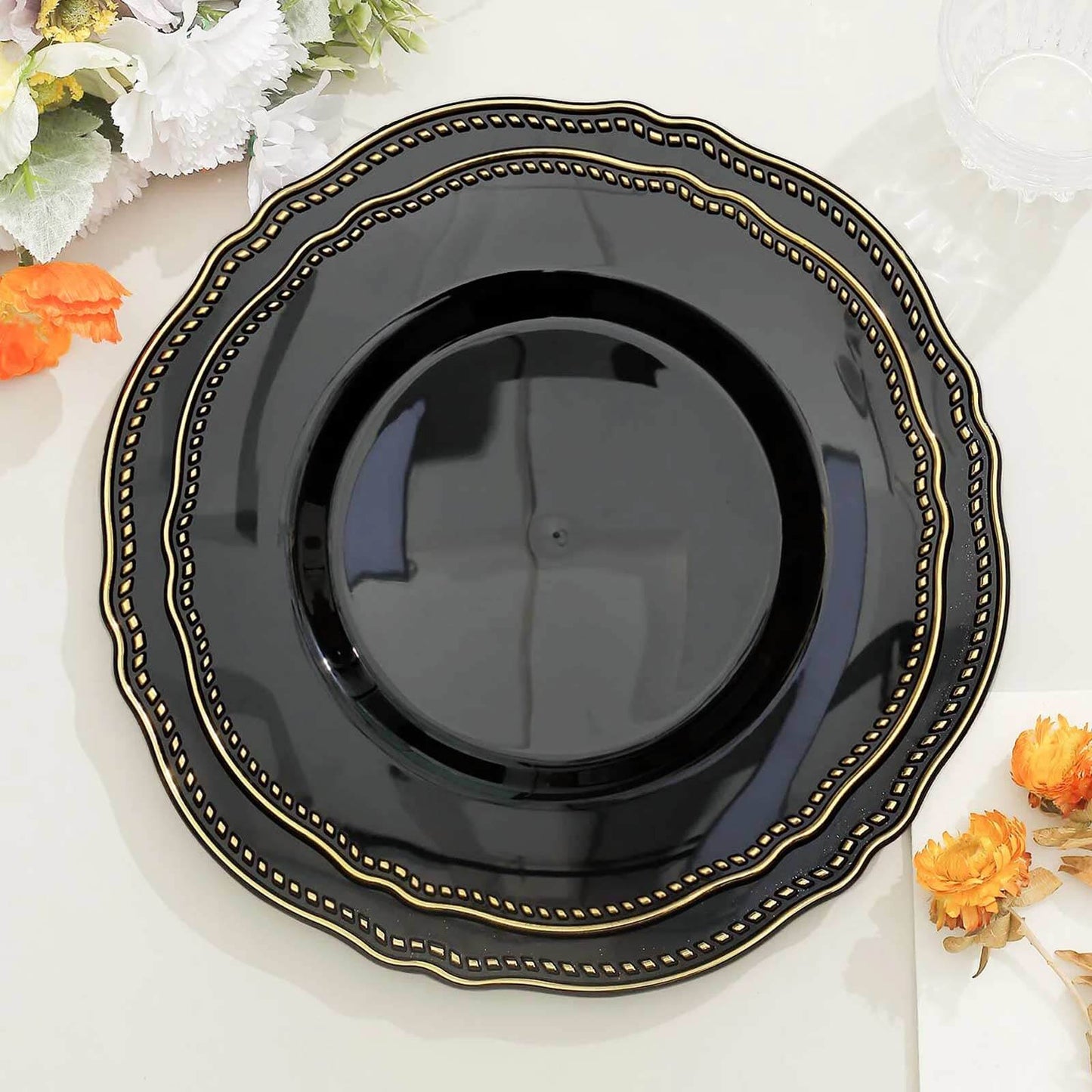 10-Pack Plastic Dinner Plates in Black with Gold Scalloped Rim - Disposable Party Plates for Upscale Events & Banquets 9"