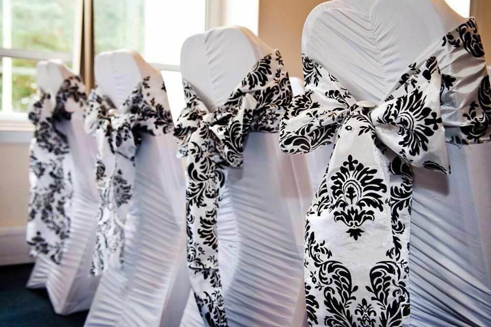 5 Pack Taffeta Damask Chair Sashes White with Chocolate Flocking Design 6"x108"