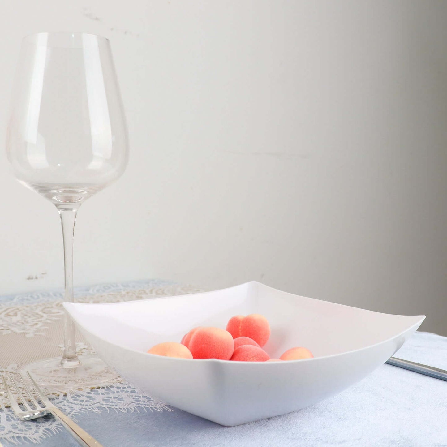 4-Pack Plastic Serving Bowls White Square - Lightweight Medium Disposable Dishes for Events 32oz