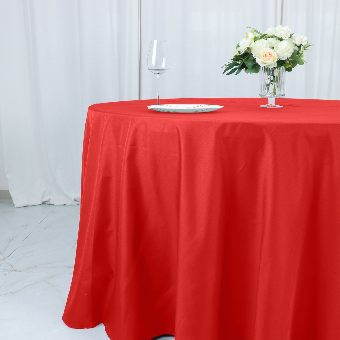 Cotton Blend 132" Round Tablecloth Red - Seamless Wrinkle-Resistant Table Cover