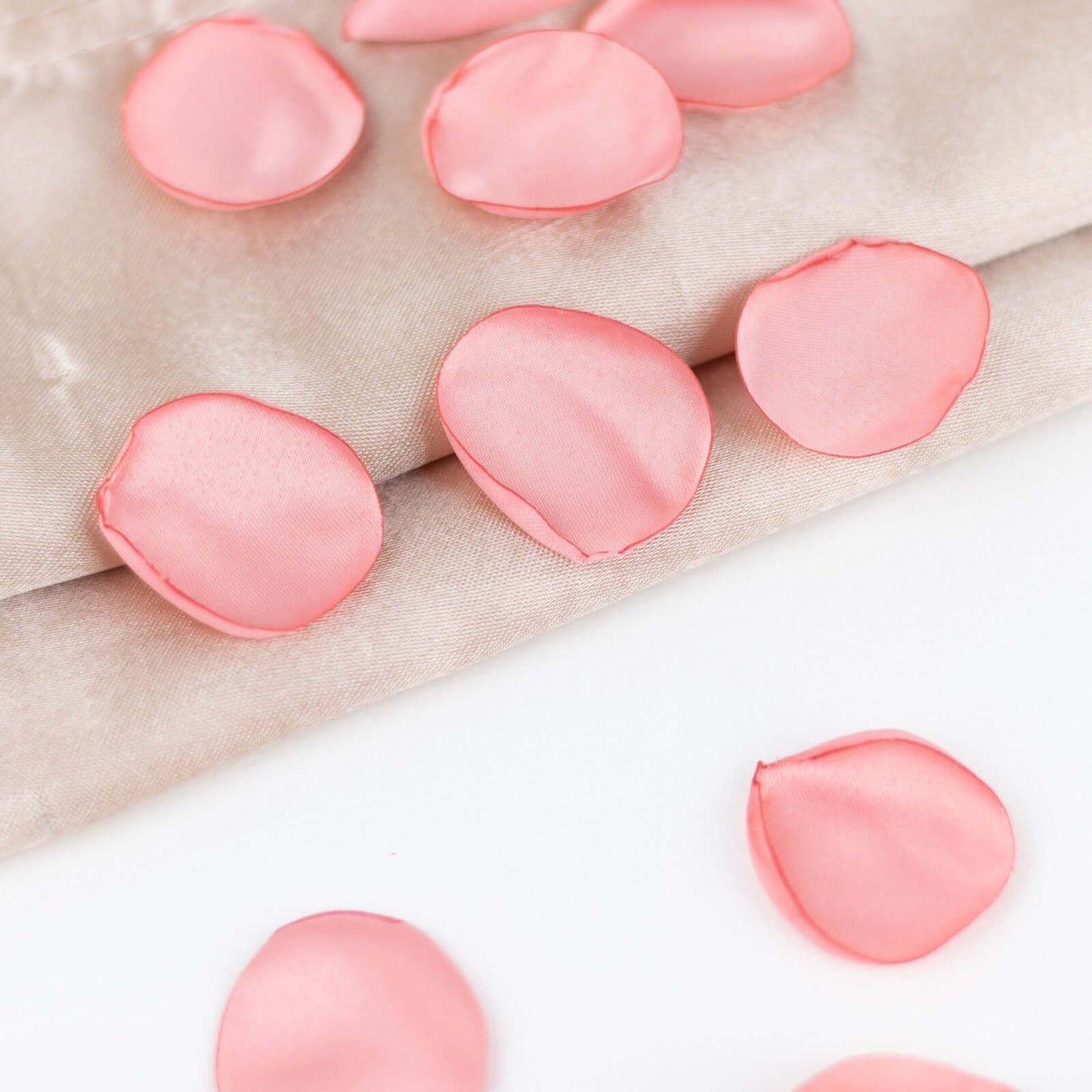 400-Pack Rose Petals Life-Like Flower Confetti Dusty Rose Matte Silk Round - Perfect for Event Tables 2"
