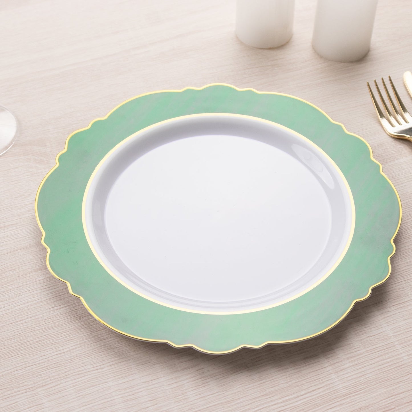 10-Pack Plastic 10" Round Dinner Plates in White with Hunter Emerald Green Blossom Design & Gold Edging - Disposable Party Plates