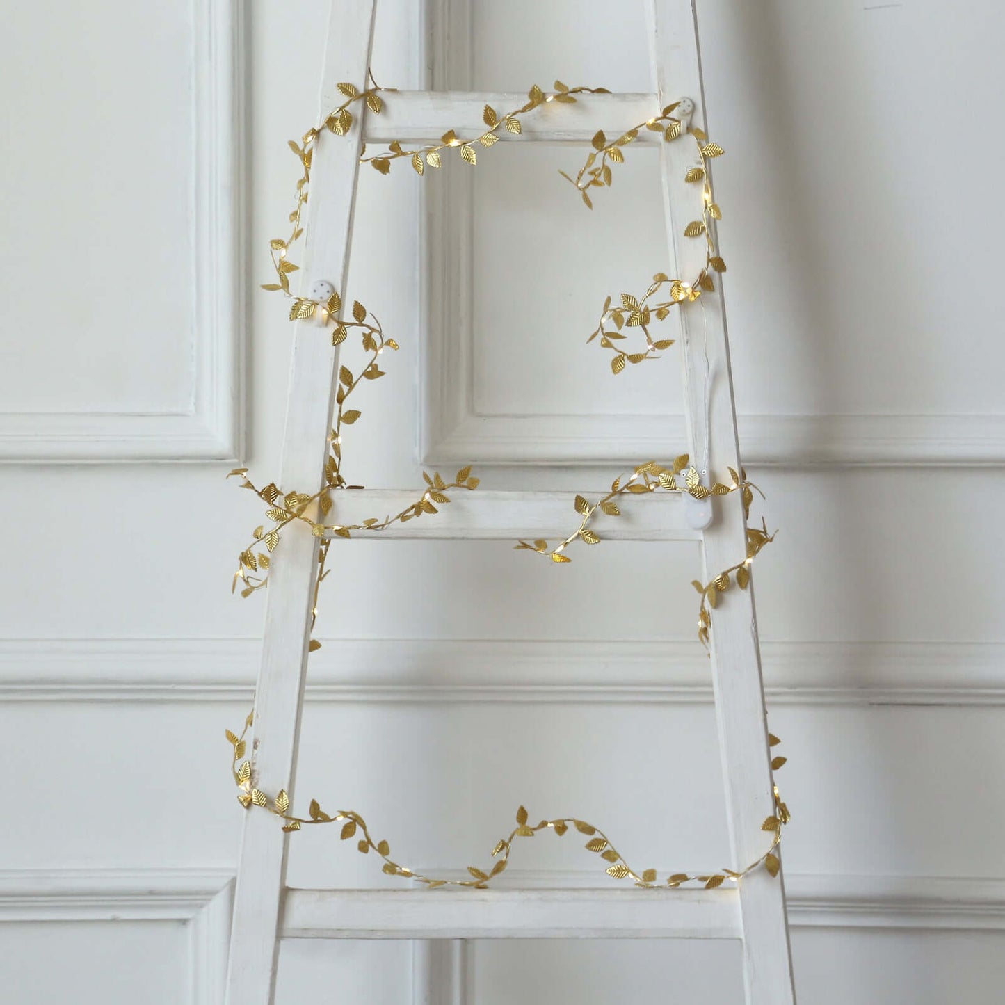 40 LED Garland String Lights Rose Leaf Design Metallic Gold Warm White - Battery Operated Hanging DÃ©cor 15ft