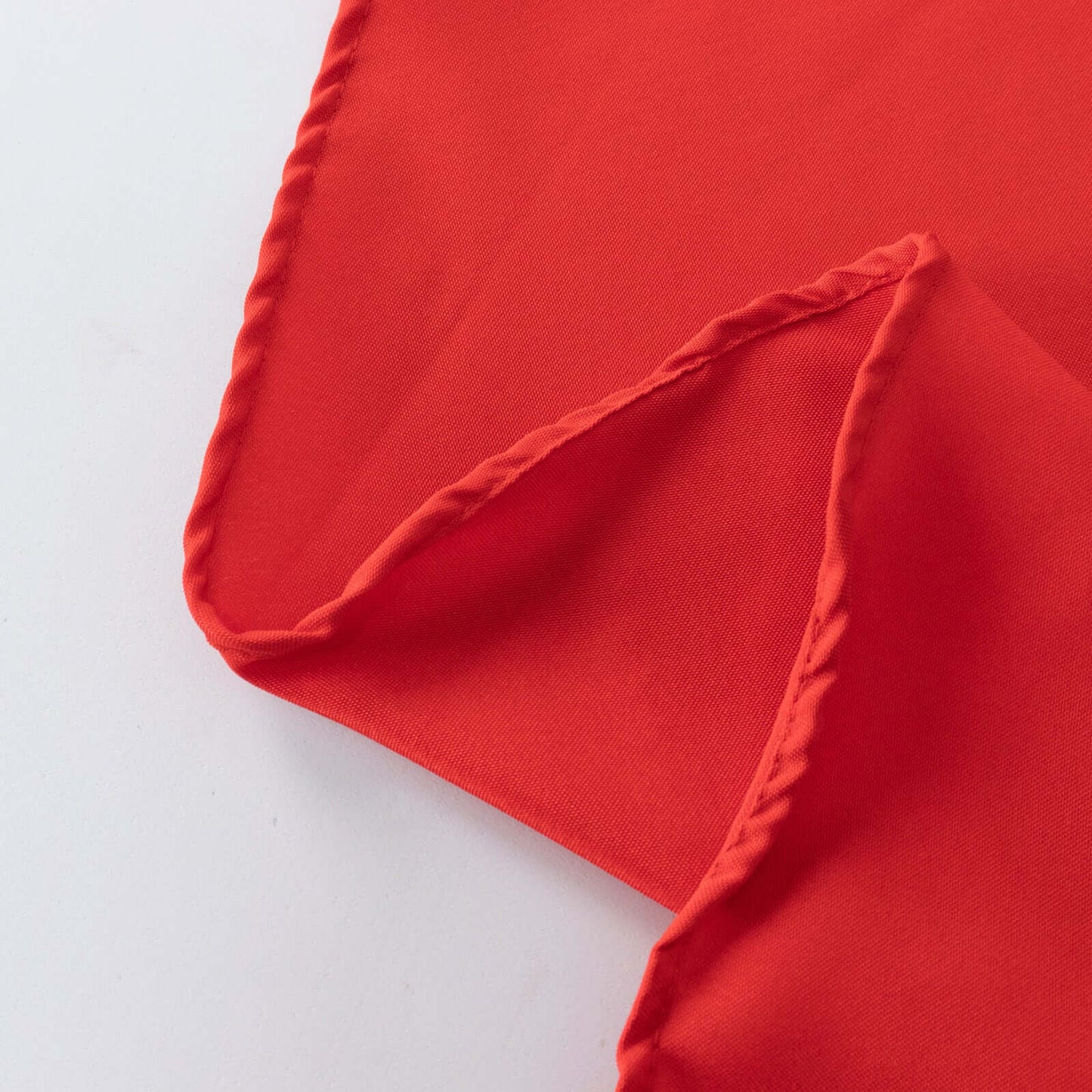 Premium Polyester 120" Round Tablecloth Red - Seamless 220GSM Wrinkle-Resistant Table Cover