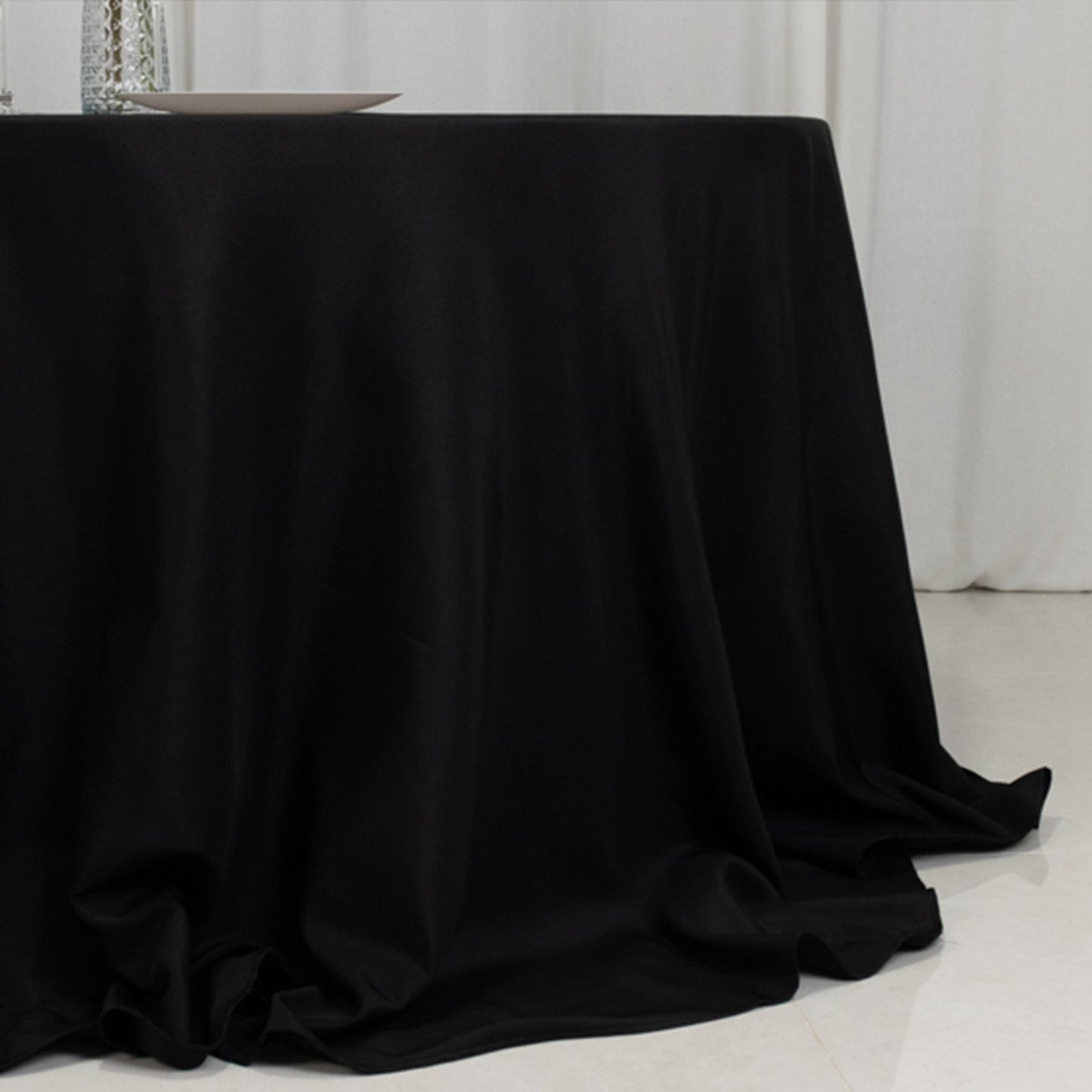 Fire Retardant Premium Polyester 132" Round Tablecloth Black - High-Performance Seamless Table Cover