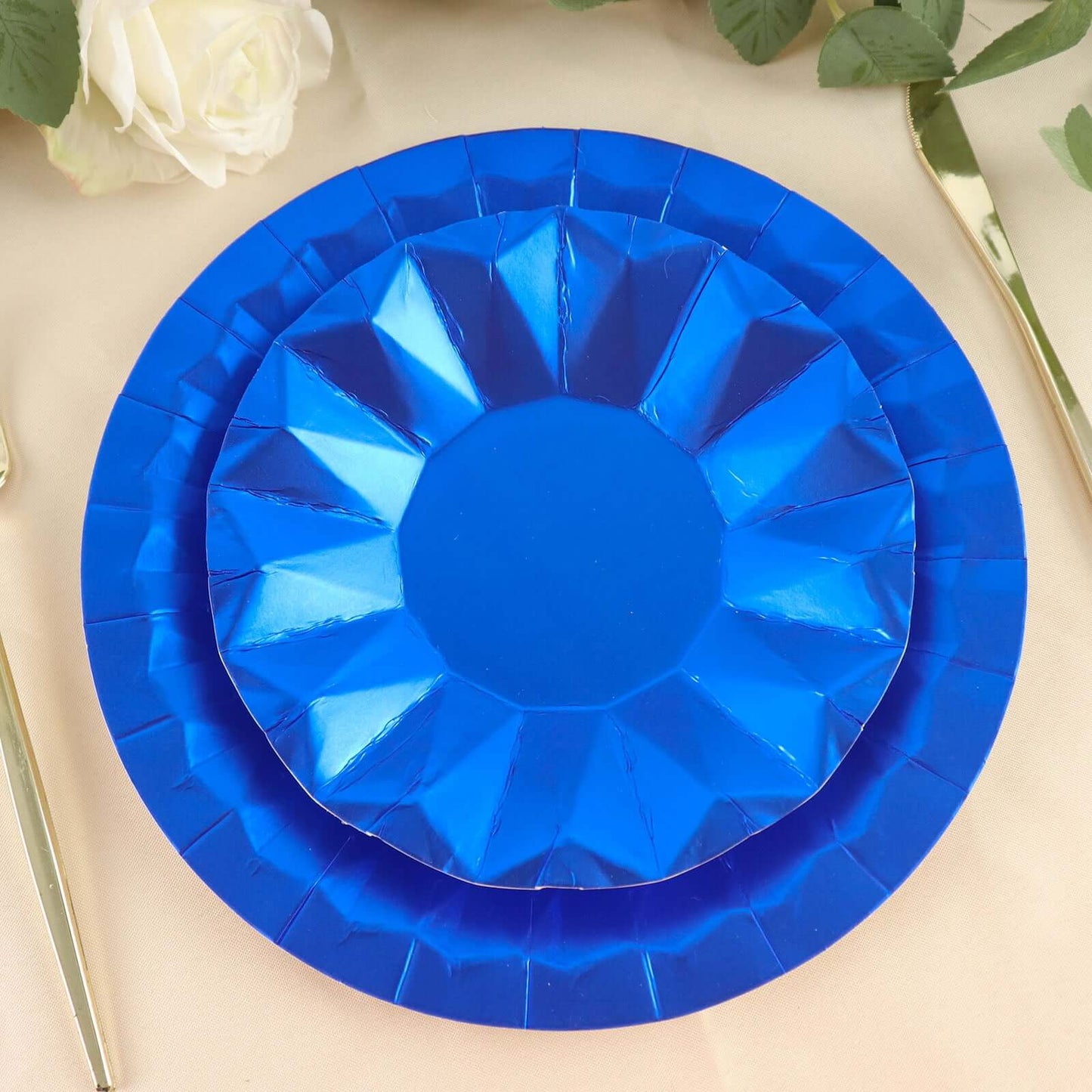 25-Pack Paper 7" Round Dessert Plates in Royal Blue with Geometric Prism Rim - Disposable 400GSM Appetizer Salad Plates