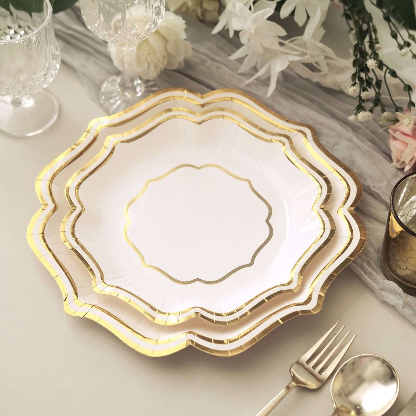 25-Pack Paper Dinner Plates in White with Gold Scallop Rim - Disposable 300GSM Party Plates for Classy Banquets & Celebrations 10"