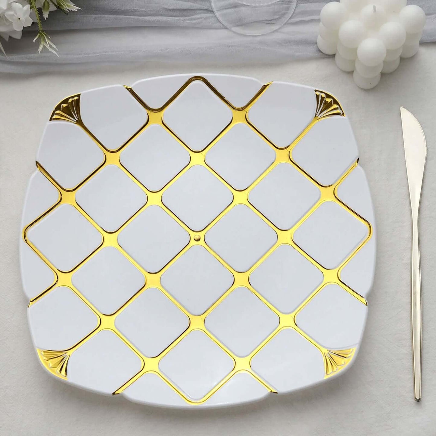 10-Pack Plastic 10" Square Dinner Plates in White with Gold Diamond Lattice Pattern - Disposable Party Plates for Weddings, Banquets & Special Events