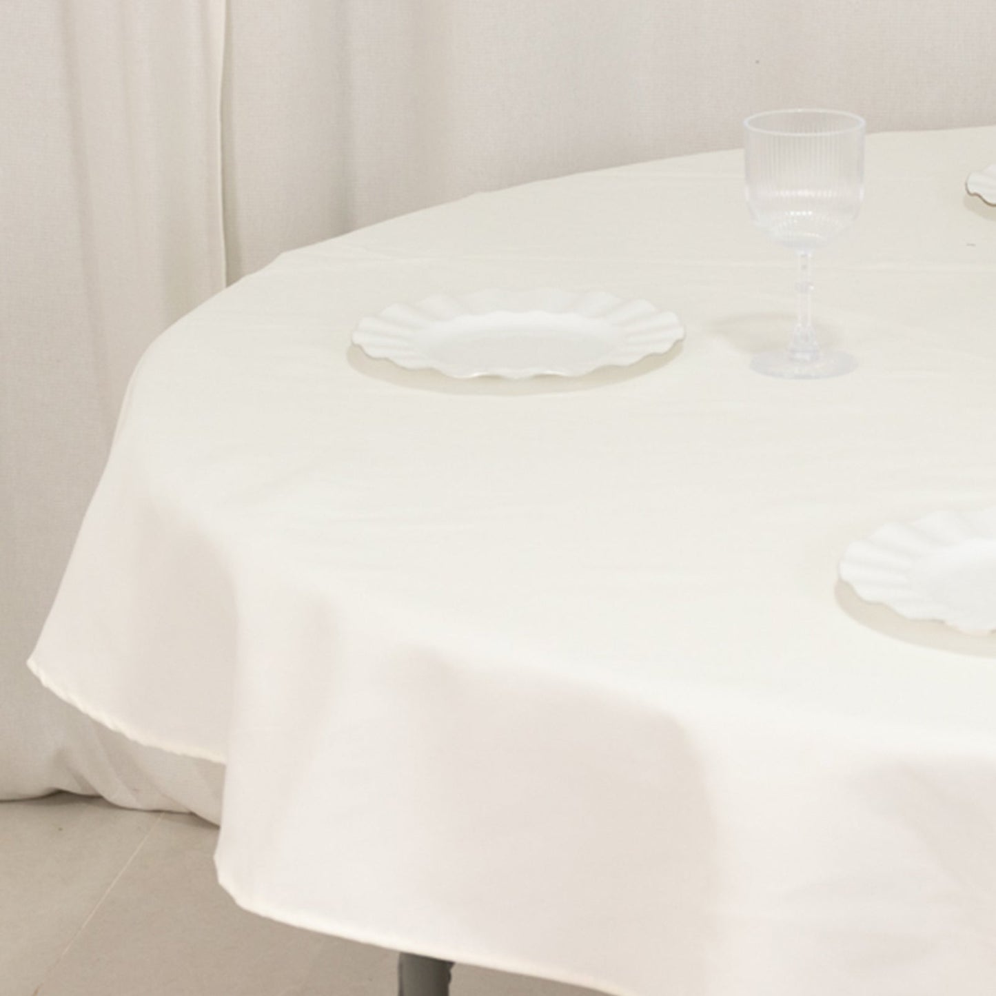 Cotton Blend 70" Round Tablecloth Ivory - Wrinkle-Resistant Table Cover