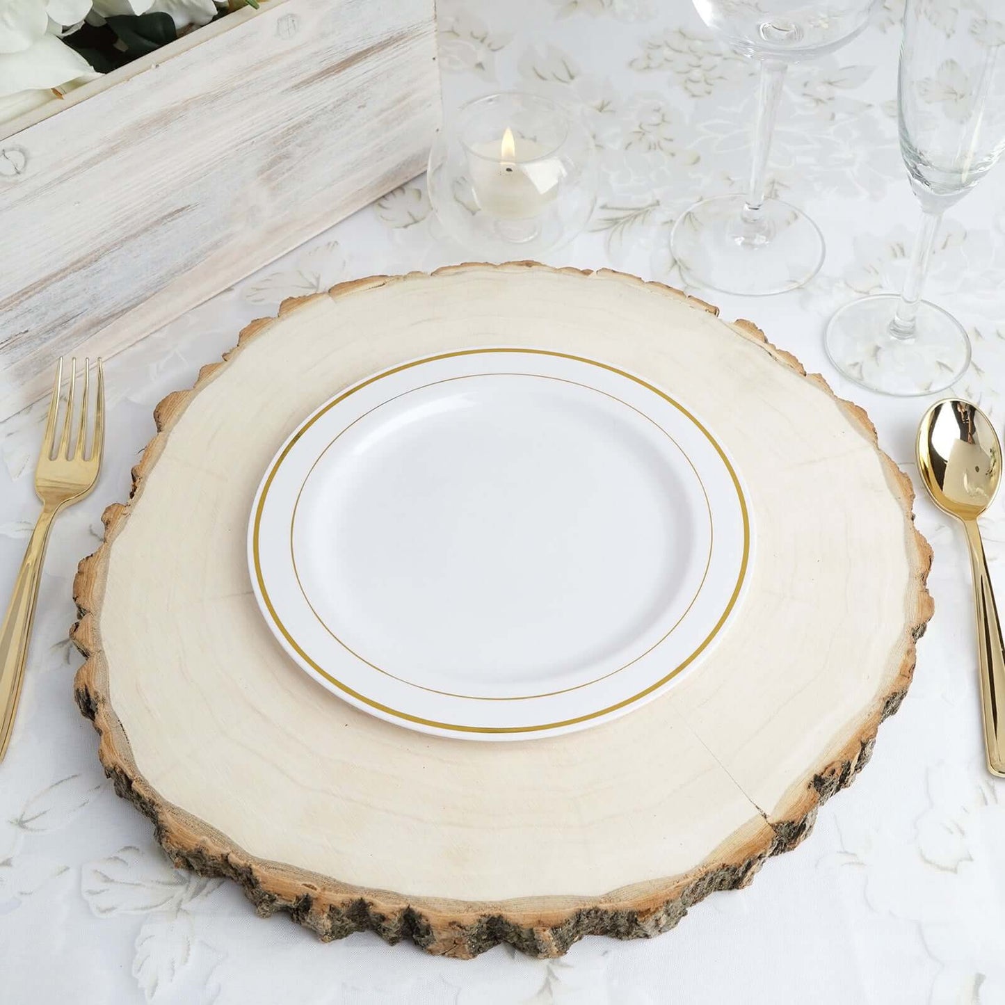 10-Pack Plastic Dessert Plates White with TrÃ¨s Chic Gold Rim - Disposable Plates for Parties 8"
