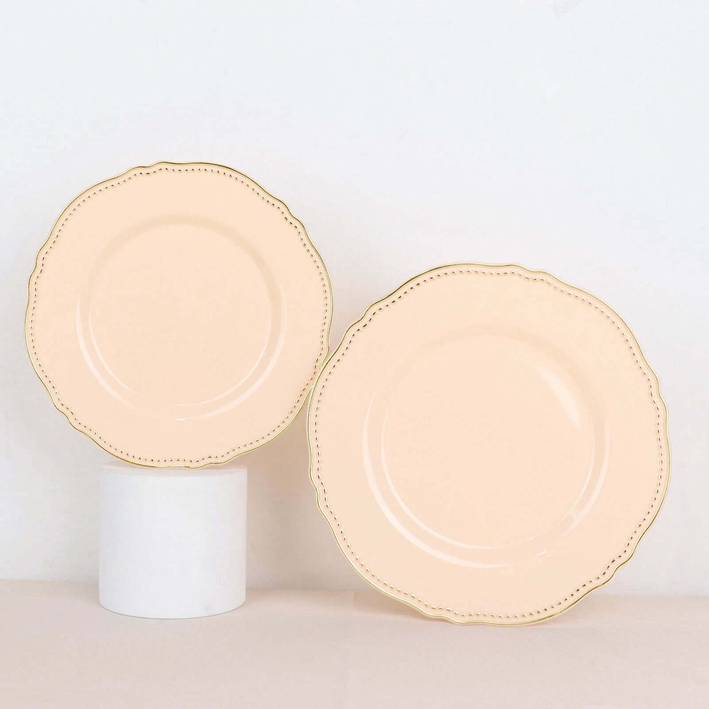 10-Pack Plastic Dinner Plates in Nude with Gold Scalloped Rim - Disposable Party Plates 9"
