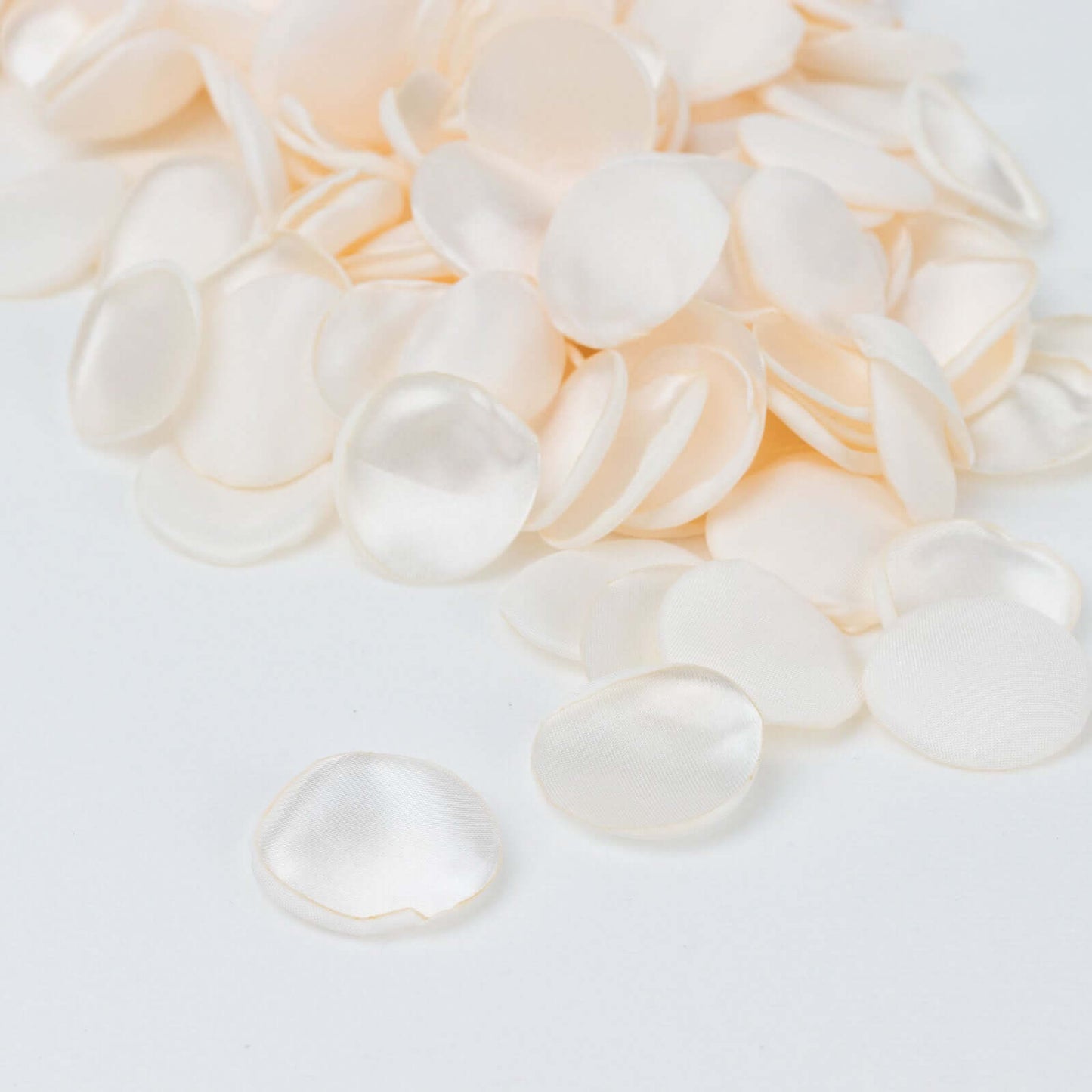 400-Pack Rose Petals Life-Like Flower Confetti Shiny Ivory Silk Round - Perfect for Event Tables 2"