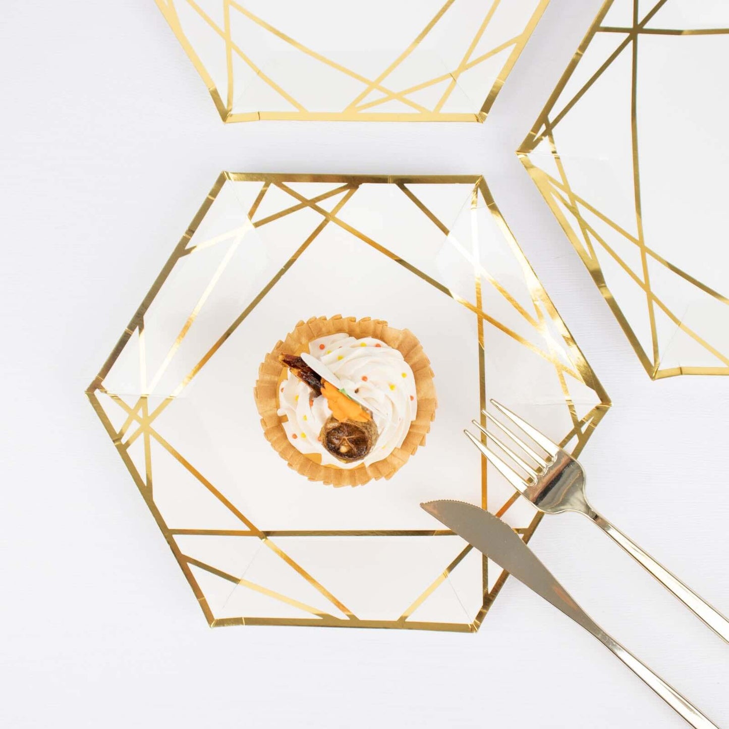 25-Pack Paper 7" Hexagon Dessert Plates in White with Gold Geometric Lines & Rim - Stylish Disposable Geometric 300GSM Appetizer Salad Plates for Events & Banquets