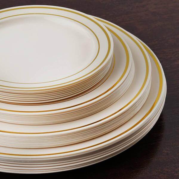 10-Pack Plastic Dessert Plates Ivory with TrÃ¨s Chic Gold Rim - Disposable Plates for Parties 8"