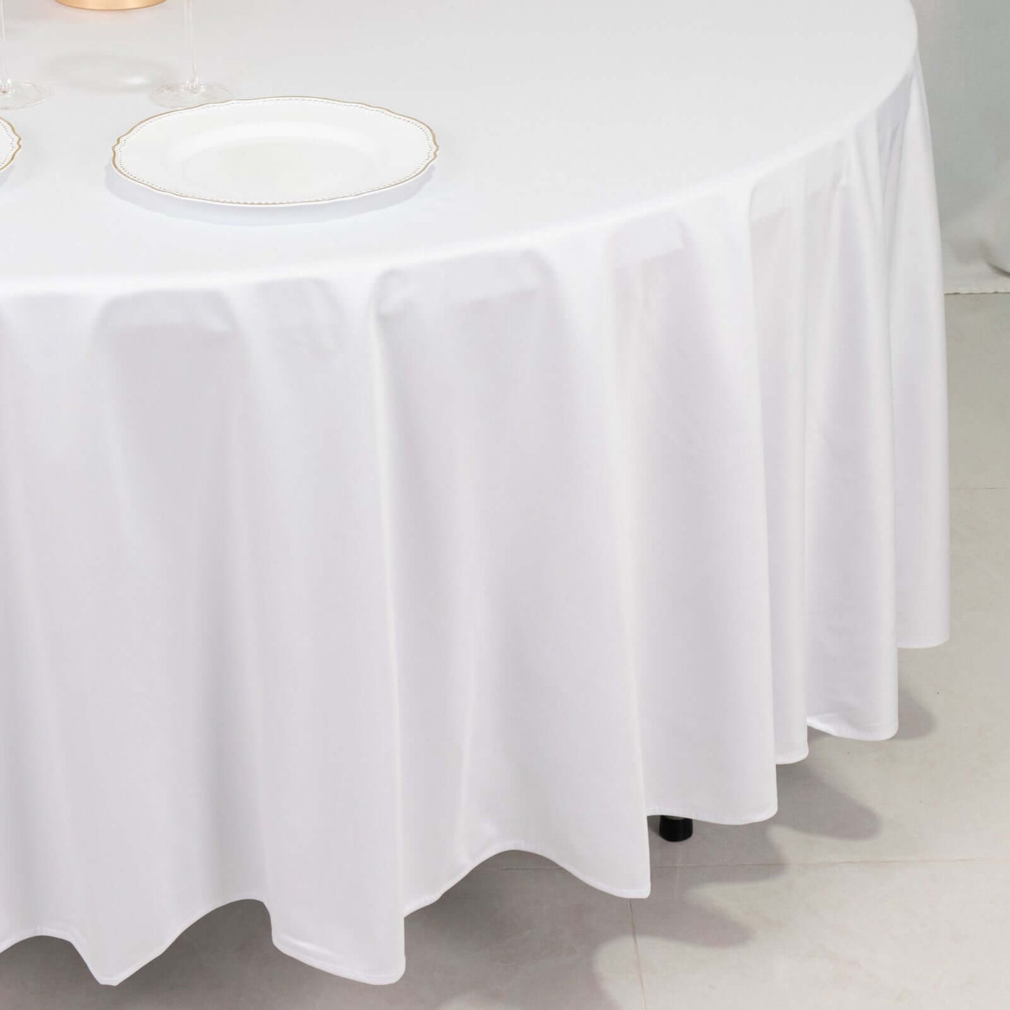 Scuba Round 108" Tablecloth White - Wrinkle Free & Stain Resistant Table Cover for Exquisite Events