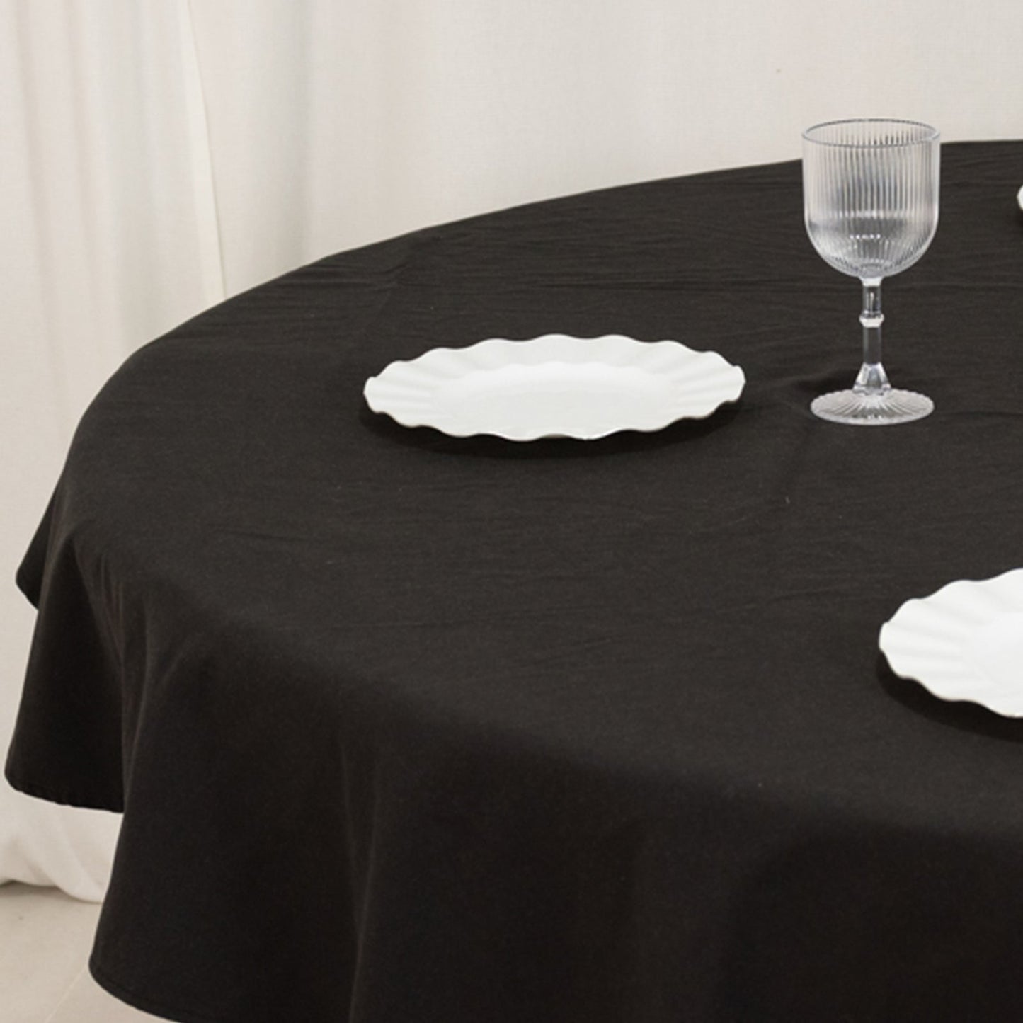 Cotton Blend 70" Round Tablecloth Black - Wrinkle-Resistant Table Cover