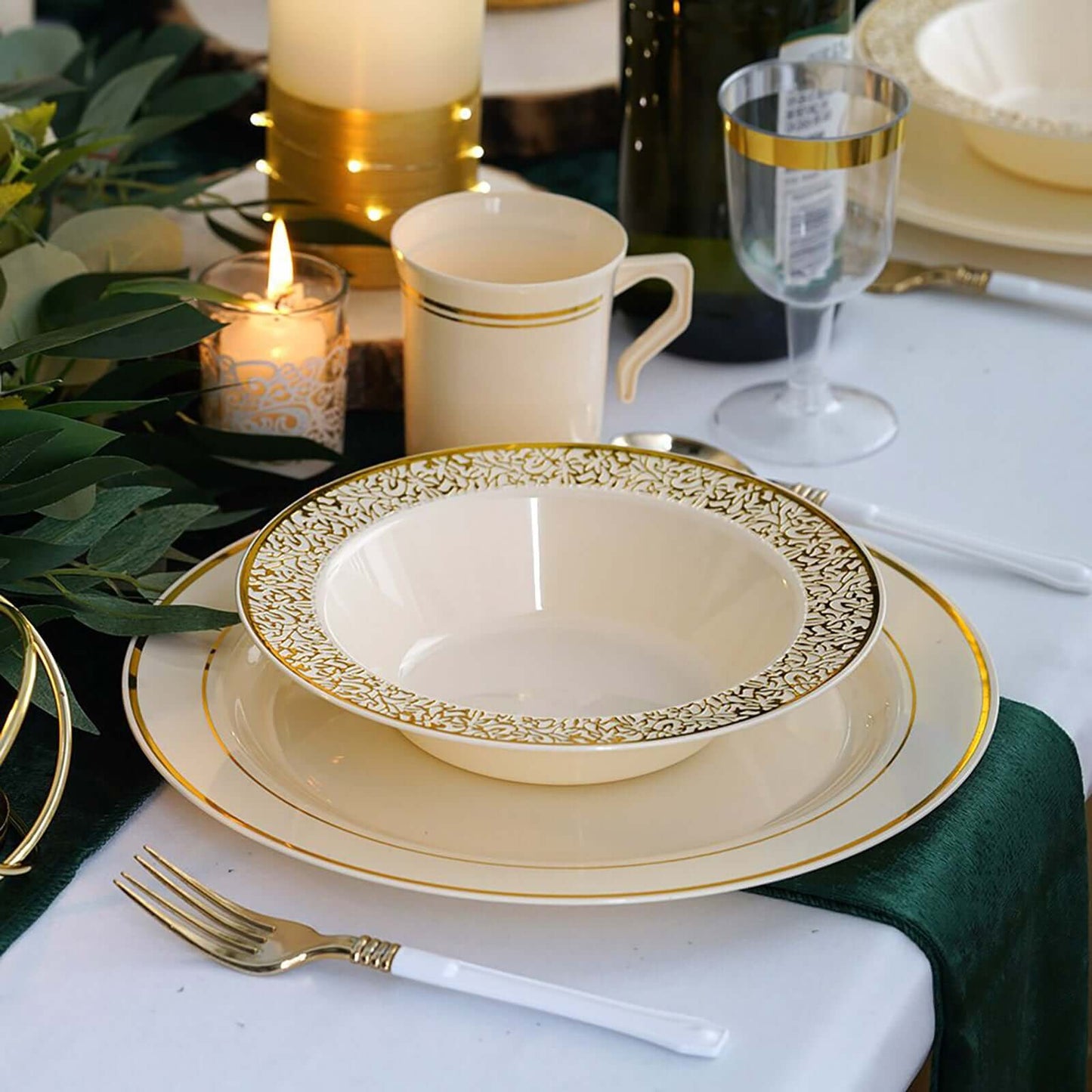 10-Pack Plastic Dinner Plates Ivory with TrÃ¨s Chic Gold Rim - Disposable Party Plates for Gatherings 10"
