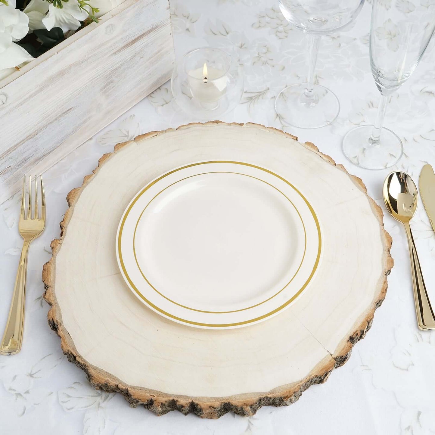 10-Pack Plastic Dessert Plates Ivory with TrÃ¨s Chic Gold Rim - Disposable Plates for Parties 8"