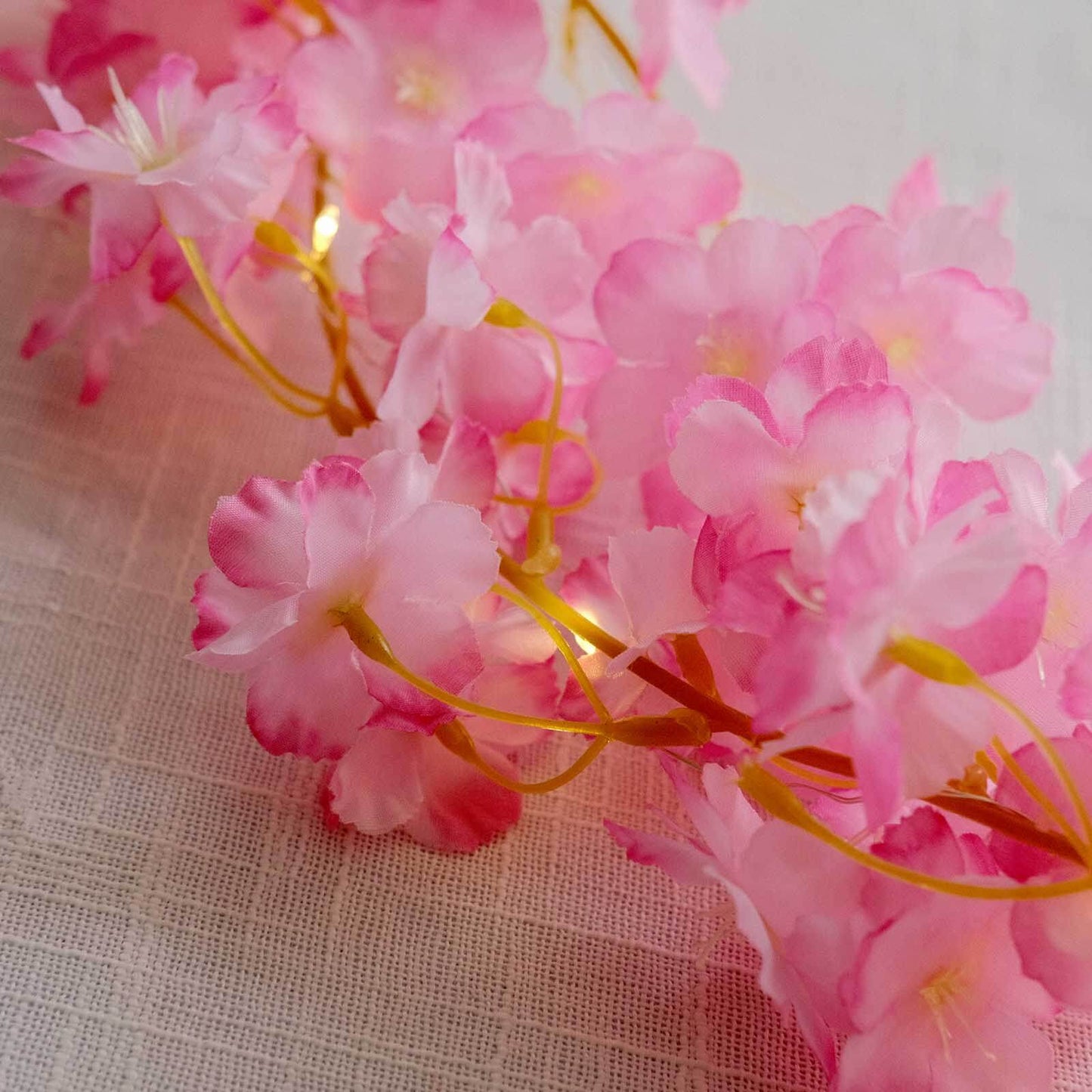 20 LED Garland Fairy String Lights Cherry Blossom Design Pink Warm White - Battery Operated Party DÃ©cor 6ft