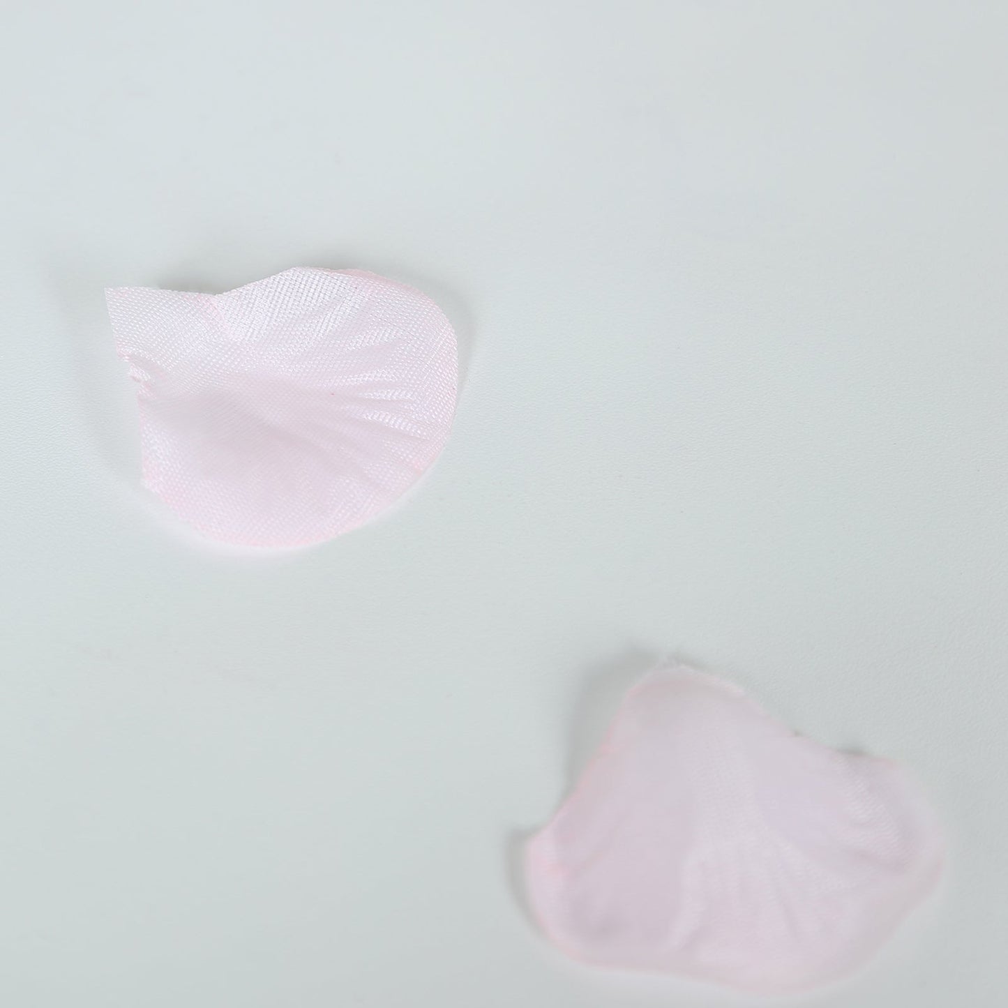 500-Pack Rose Petals Round Design Pink Silk Confetti - Decorative Scatters for Tables and Floors