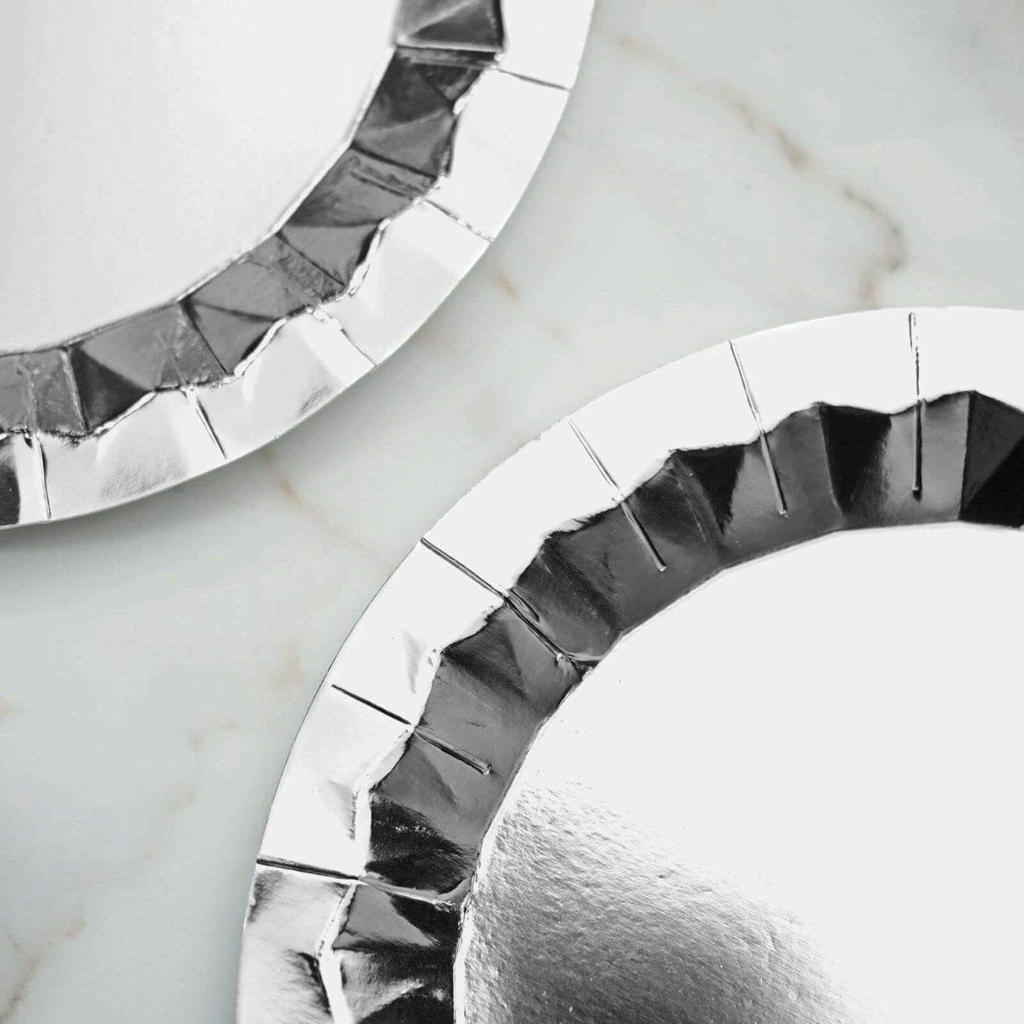 25-Pack Paper 9" Round Dinner Plates in Metallic Silver with Geometric Prism Rim - Disposable 400GSM Party Plates