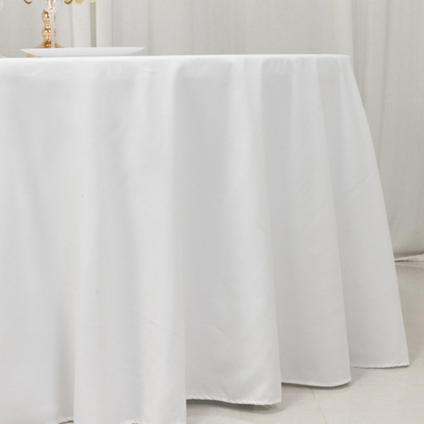 Cotton Blend 120" Round Tablecloth White - Seamless Wrinkle-Resistant Design for Upscale Occasions